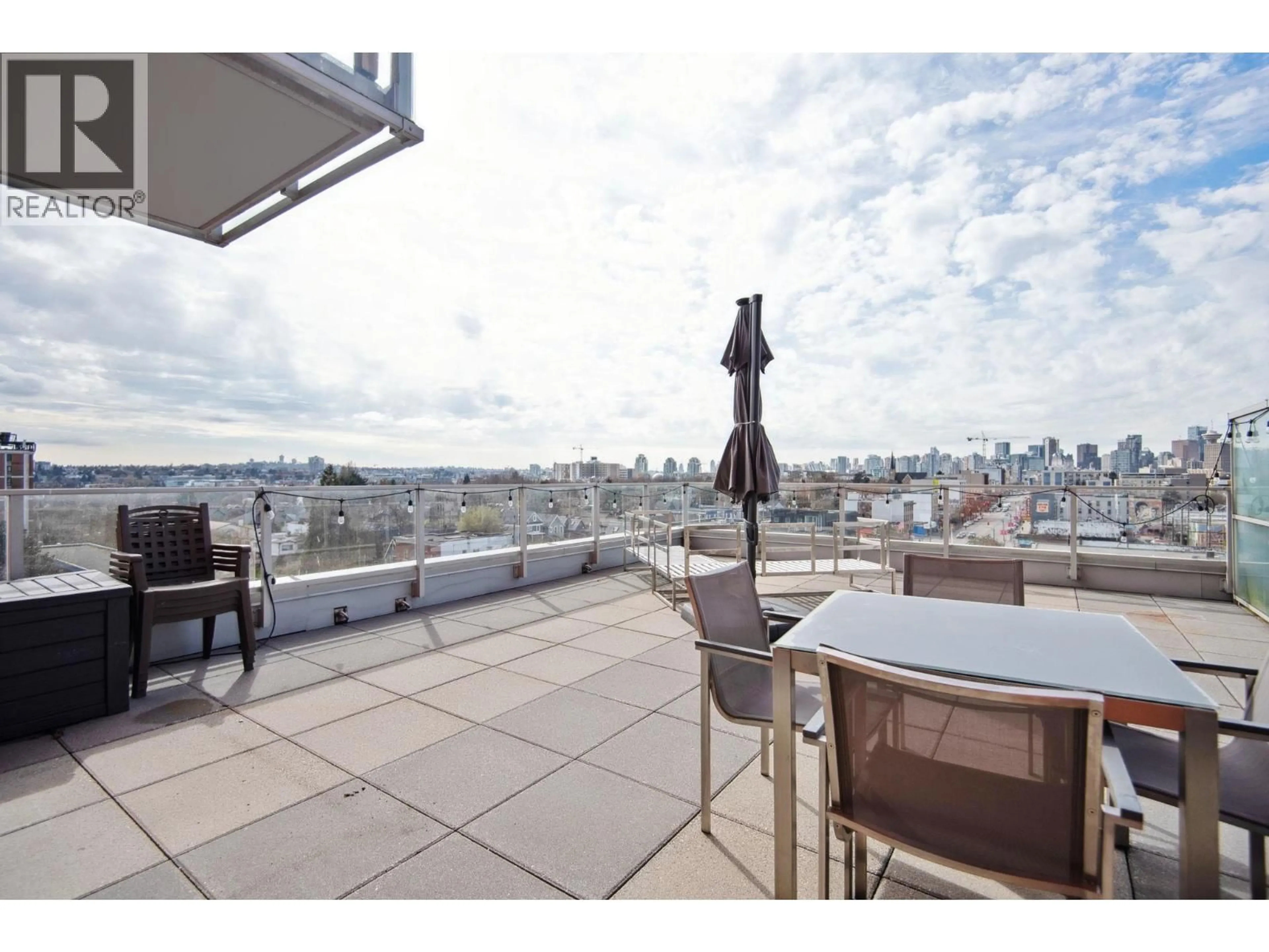 Patio, city buildings view from balcony for 808 - 933 HASTINGS STREET, Vancouver British Columbia V6A0G6