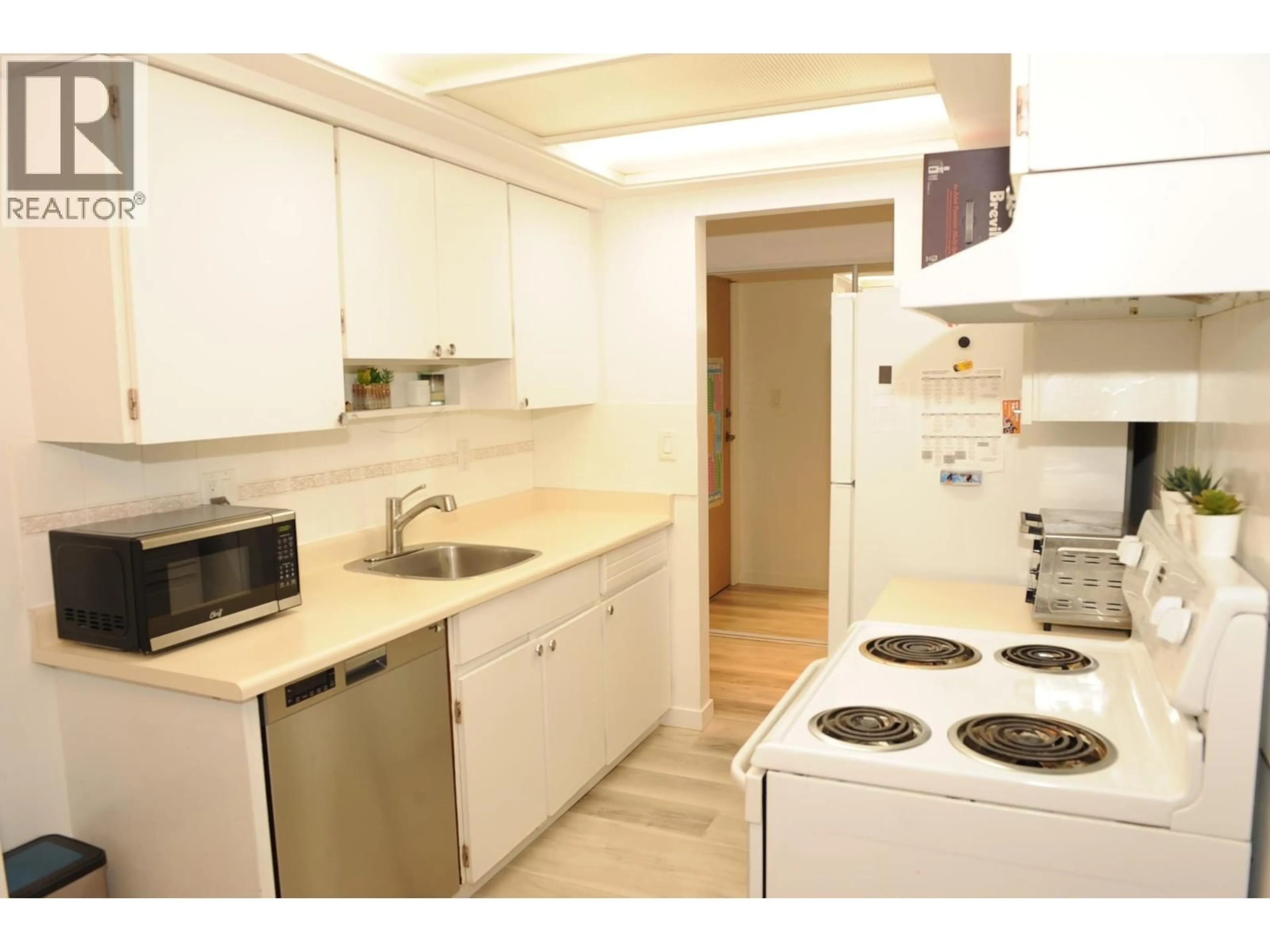 Standard kitchen, unknown for 106 - 6669 TELFORD AVENUE, Burnaby British Columbia V5H4A1