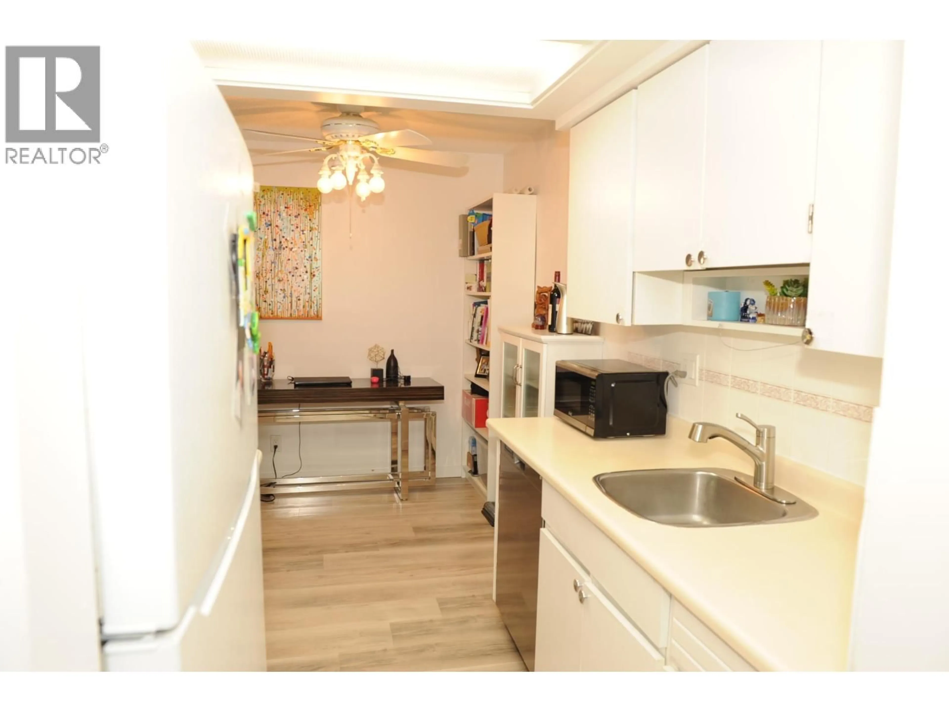 Standard kitchen, unknown for 106 - 6669 TELFORD AVENUE, Burnaby British Columbia V5H4A1
