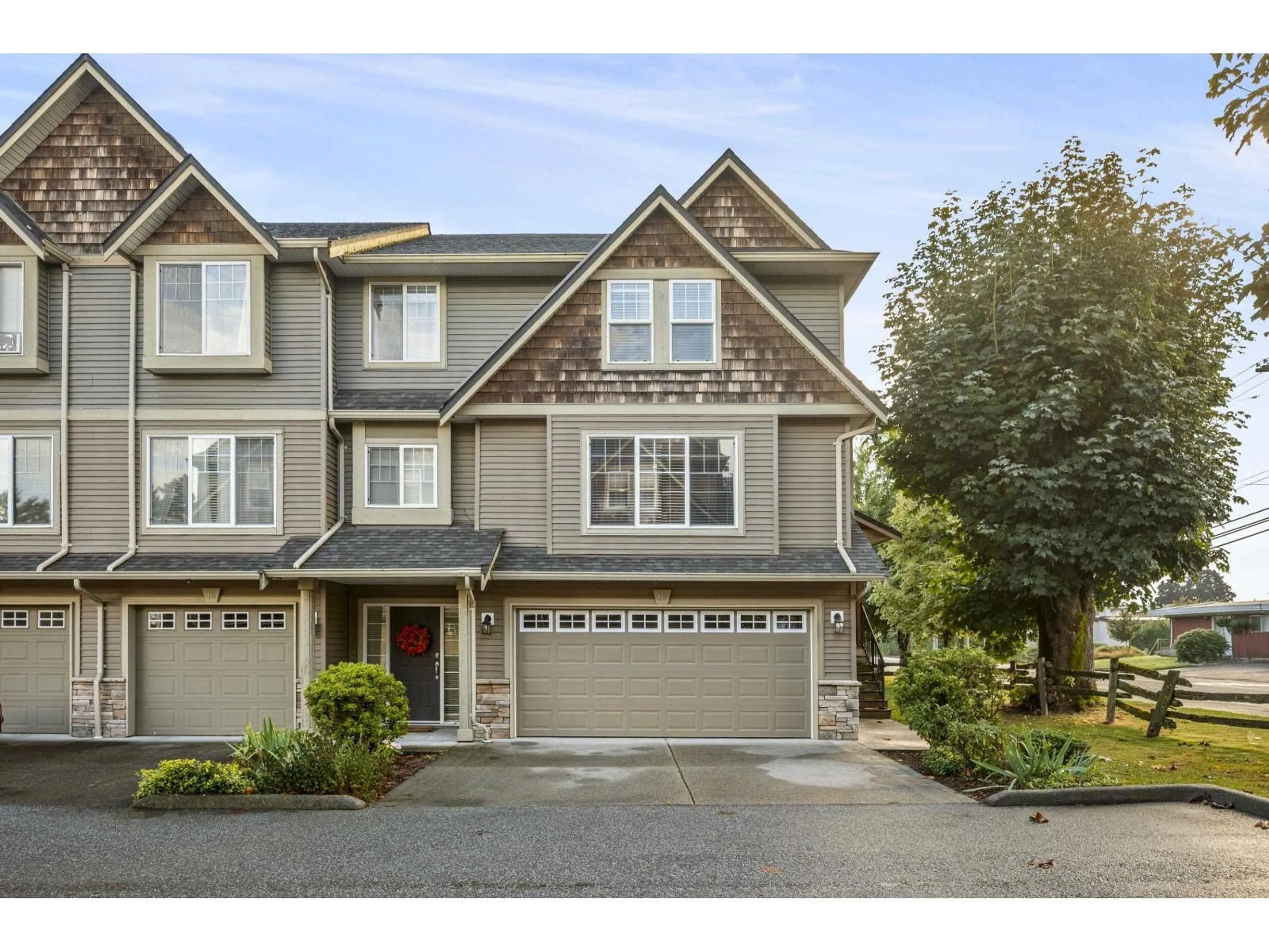 Home with vinyl exterior material, street for 16 - 8830 NOWELL STREET, Chilliwack British Columbia V2P0A6