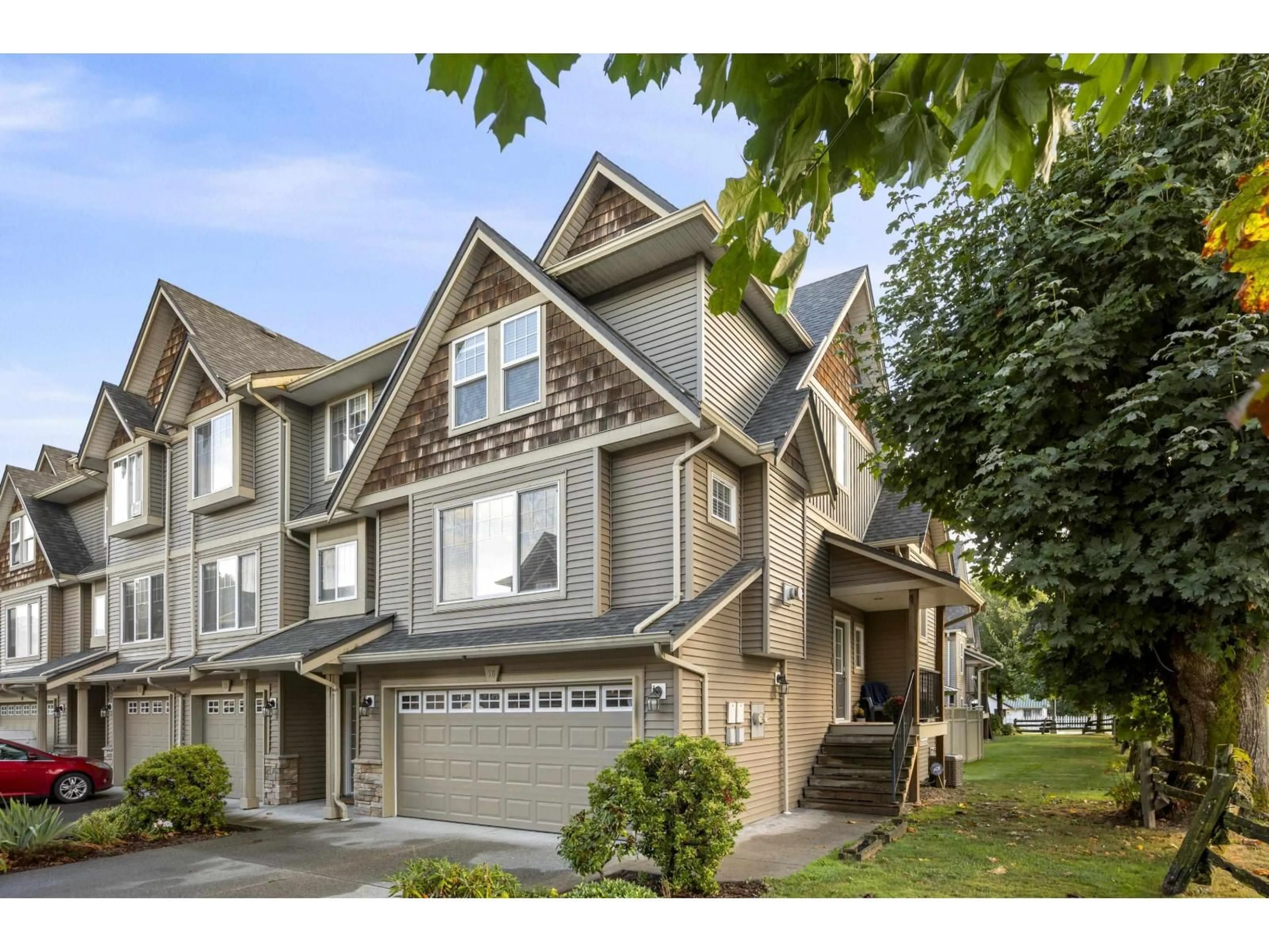 Home with vinyl exterior material, street for 16 - 8830 NOWELL STREET, Chilliwack British Columbia V2P0A6