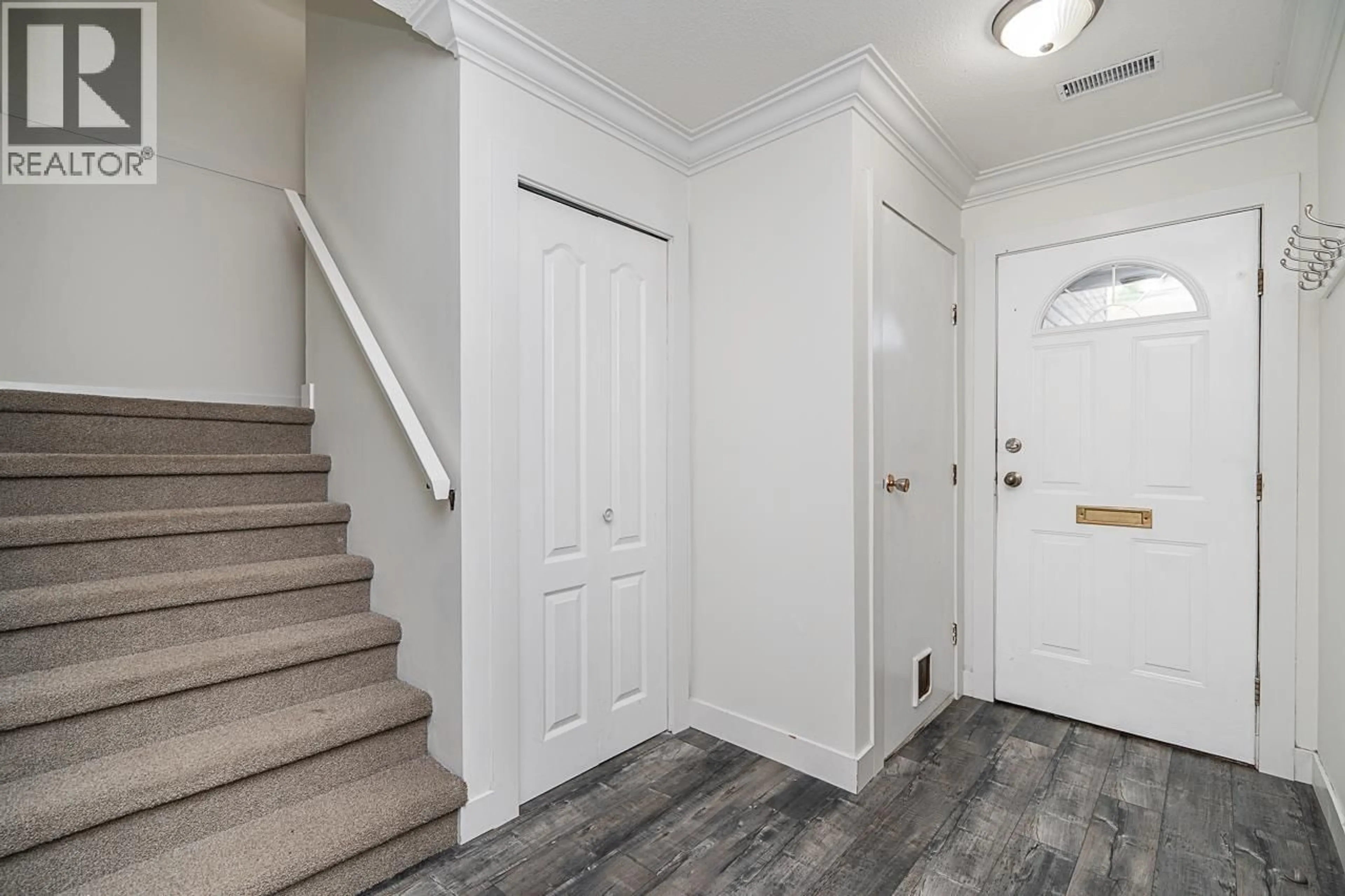Indoor entryway for 8561 FLOWERING PLACE, Burnaby British Columbia V5A4B4