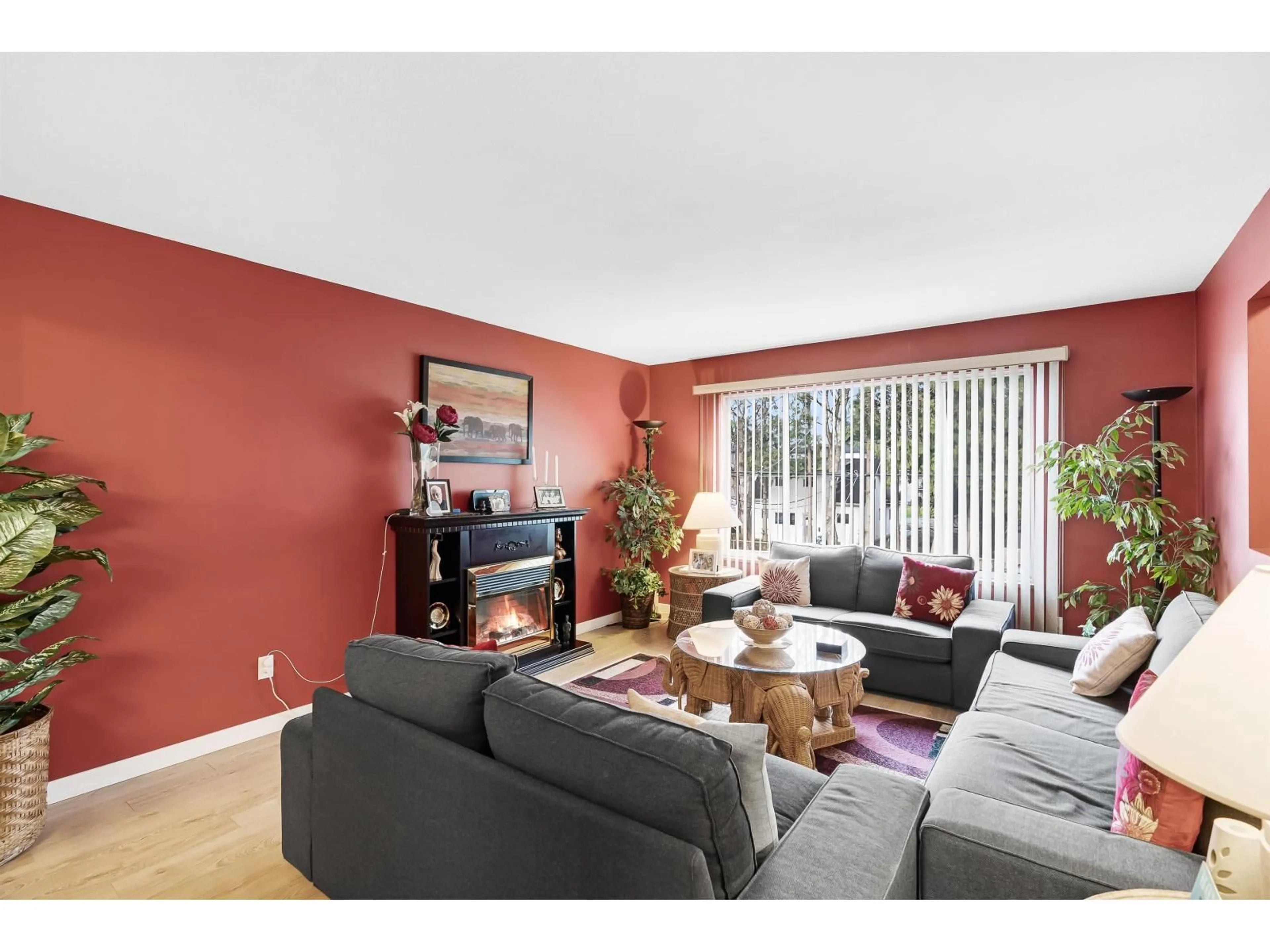 Living room with furniture, wood/laminate floor for 12486 113B, Surrey British Columbia V3V3M7
