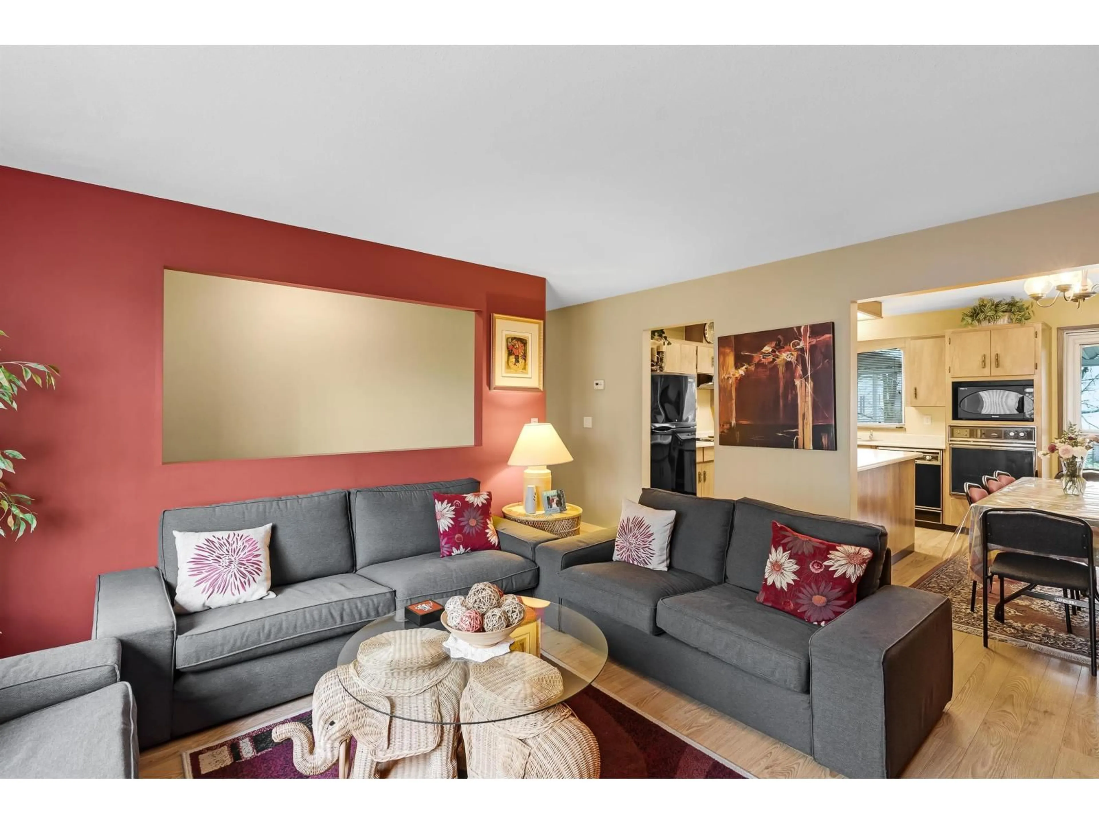 Living room with furniture, unknown for 12486 113B, Surrey British Columbia V3V3M7