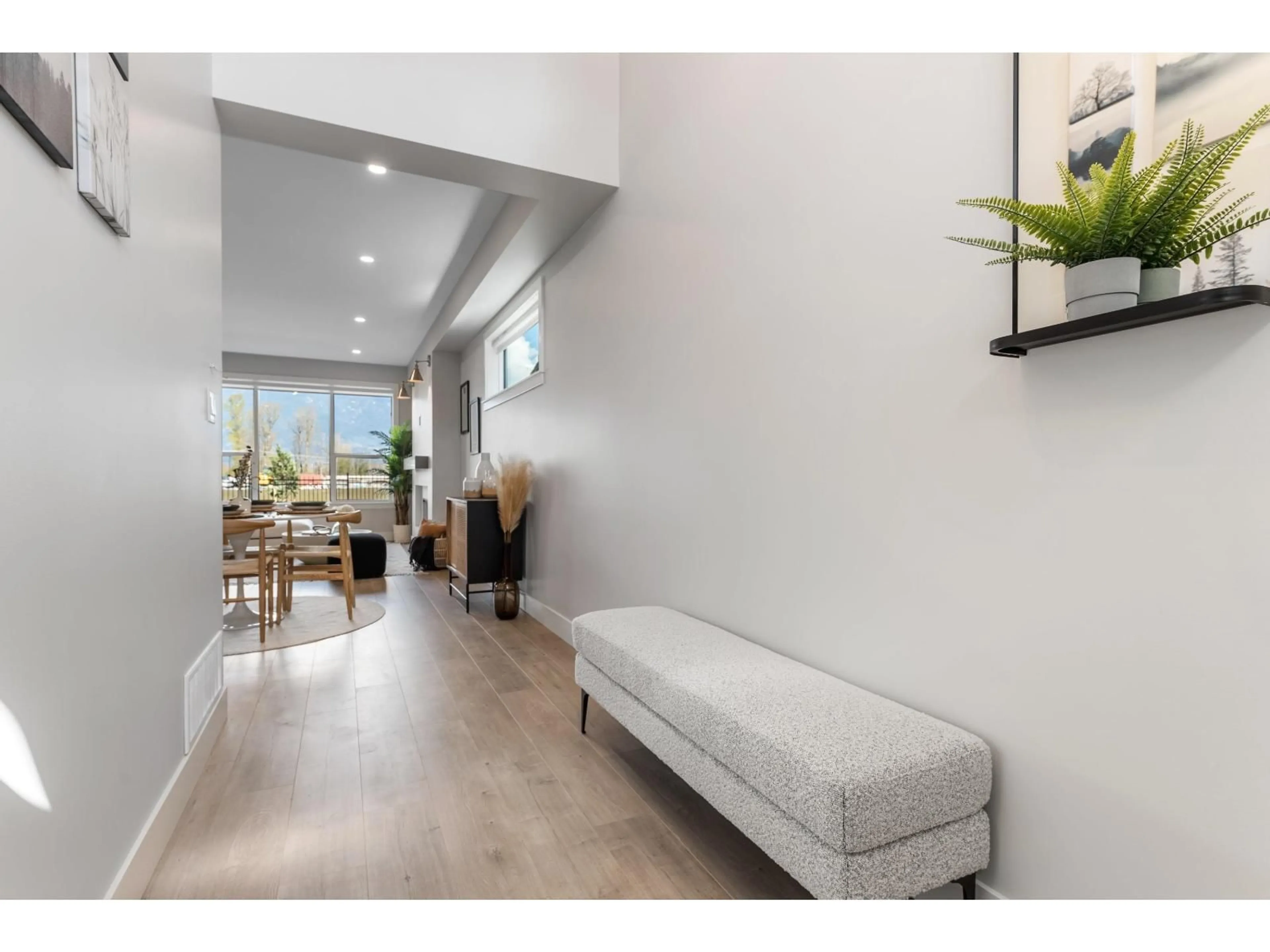 Indoor entryway for 44714 WILLOWSTREAM ROAD, Chilliwack British Columbia V2R6M1