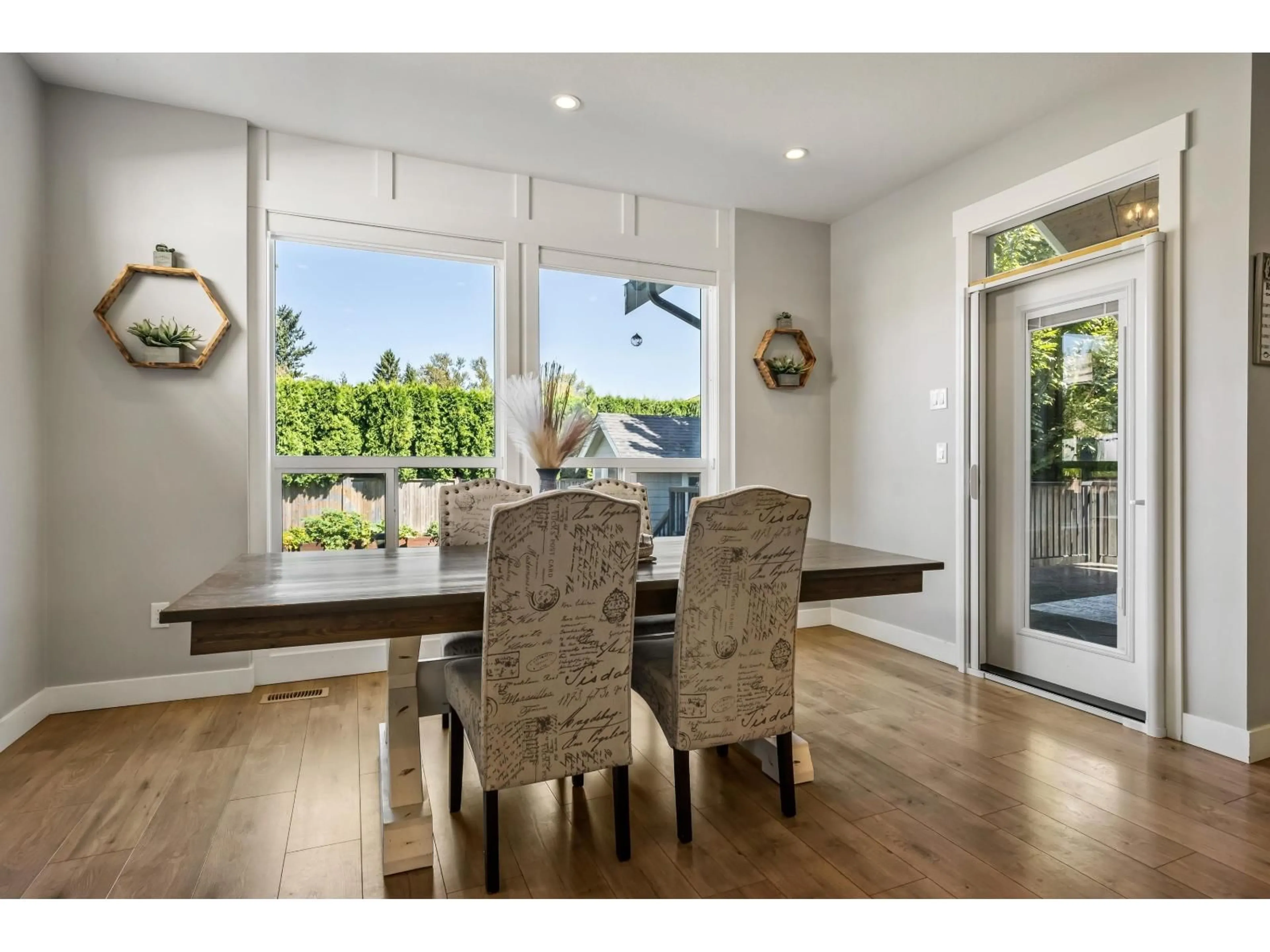 Dining room, wood/laminate floor for 46445 STEVENSON ROAD, Chilliwack British Columbia V2R4M2