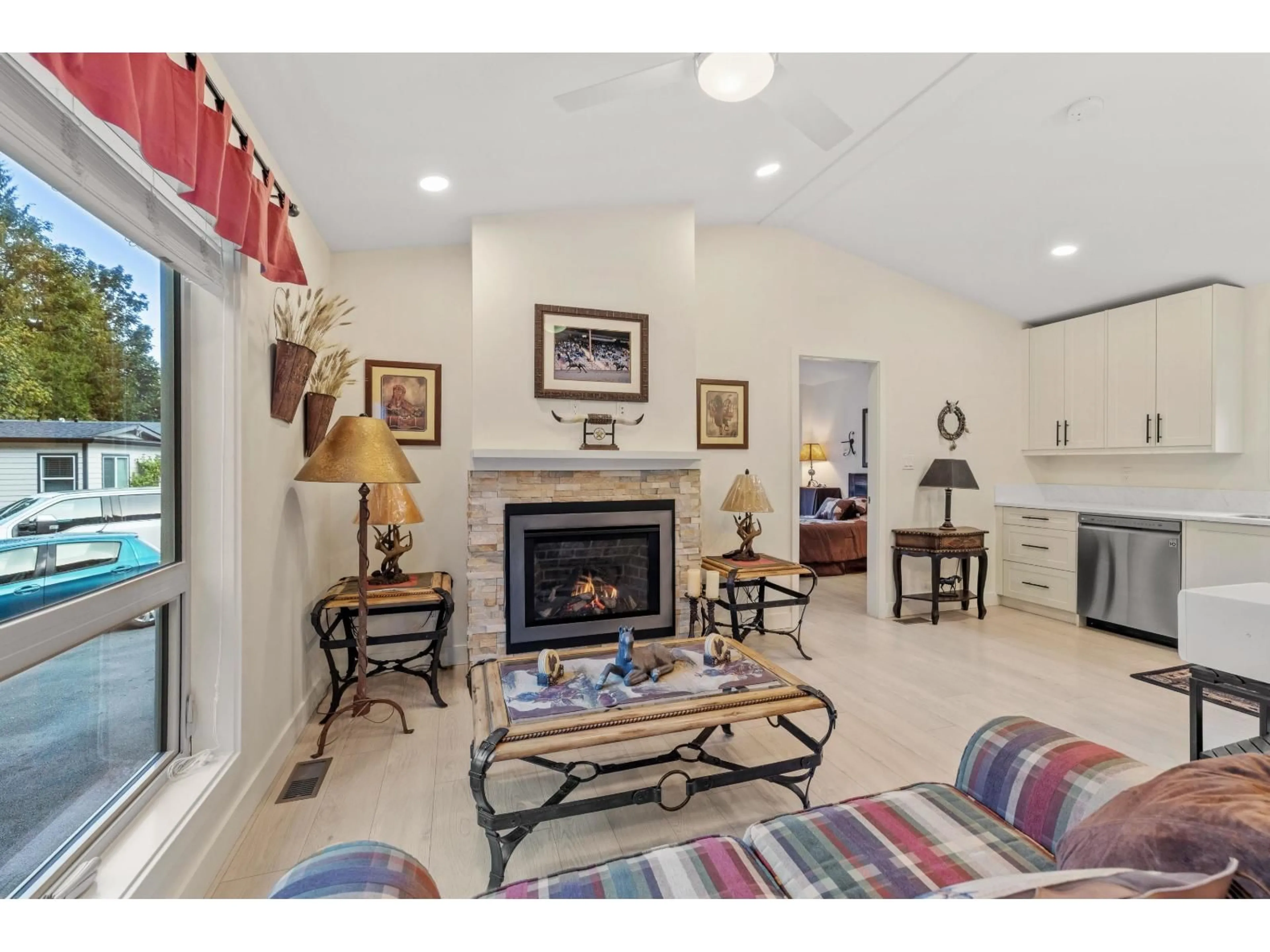 Living room with furniture, ceramic/tile floor for 73 - 53480 BRIDAL FALLS ROAD, Rosedale British Columbia V0X1X1