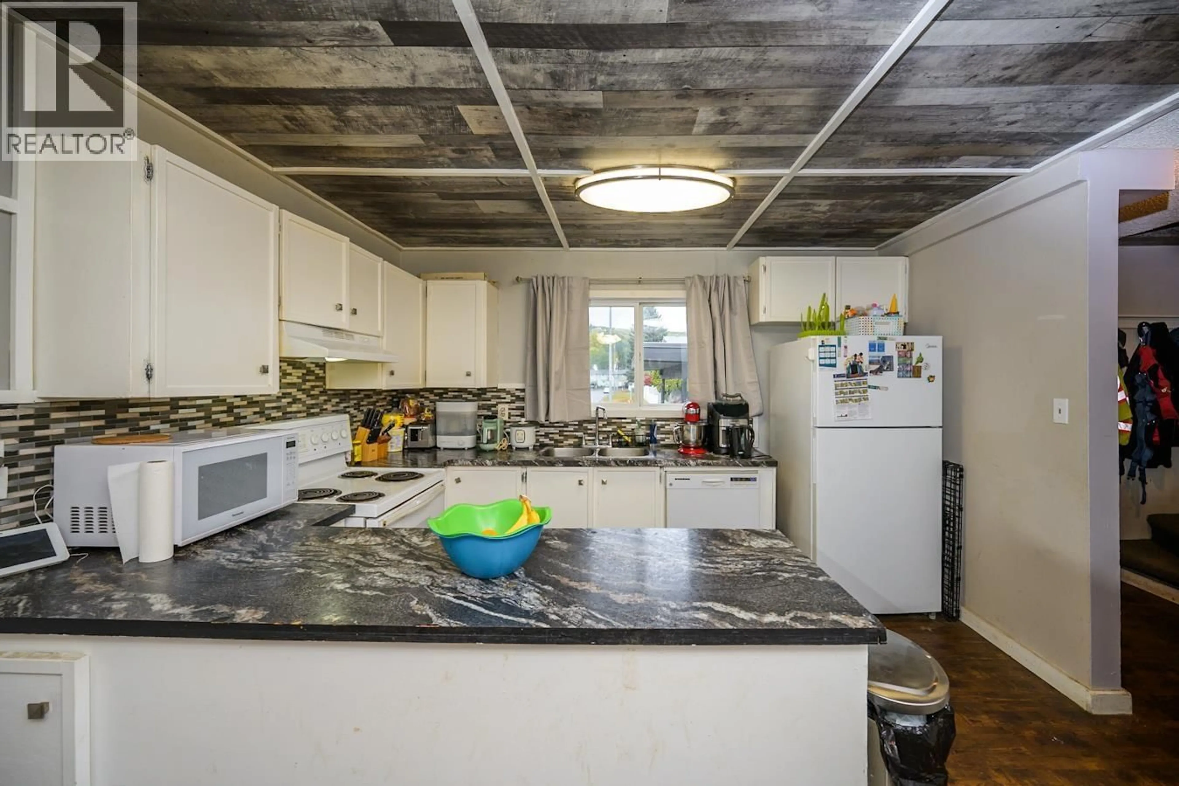 Standard kitchen, unknown for 508 BEECH CRESCENT, Prince George British Columbia V2N1L1