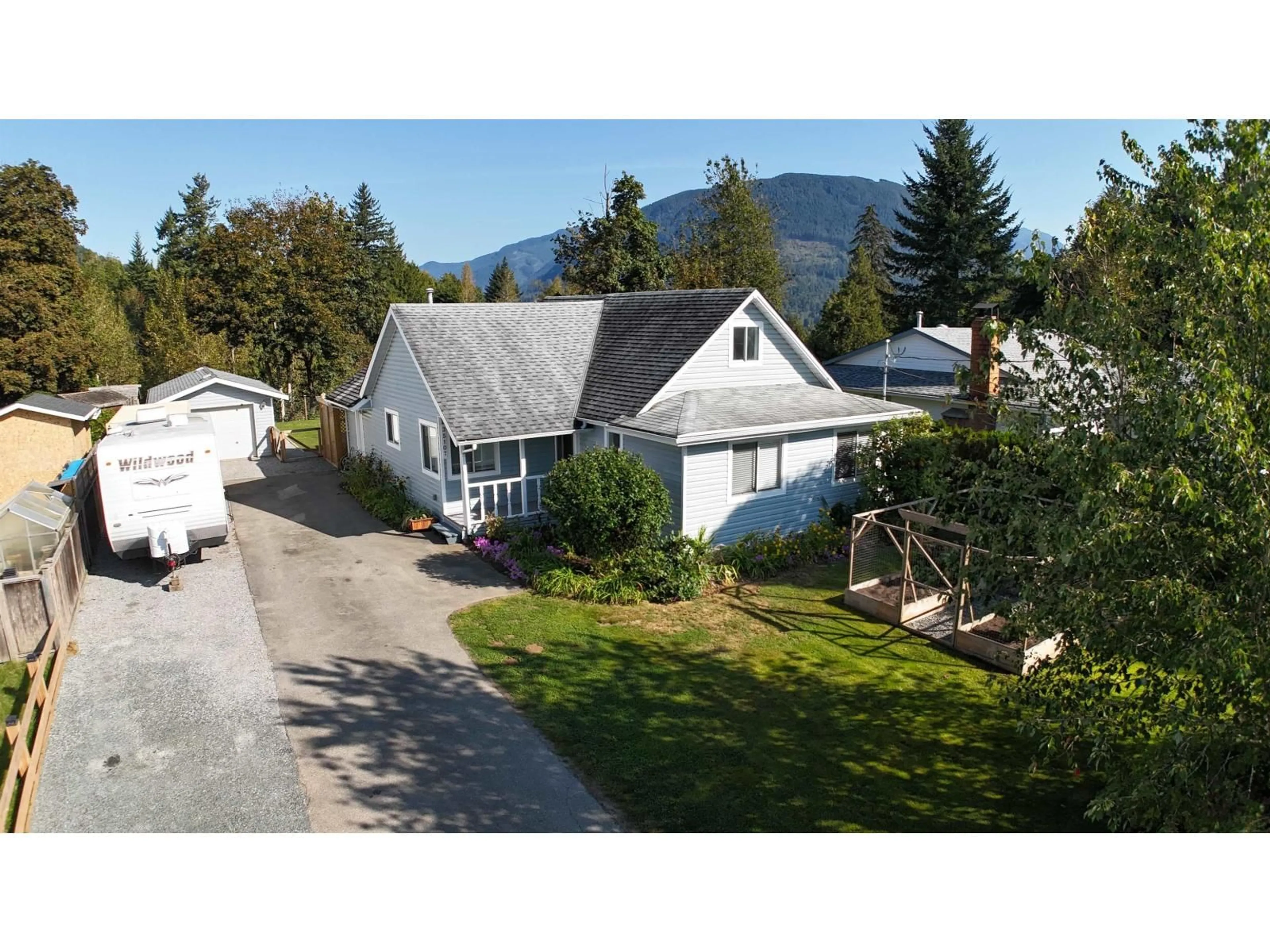 A pic from outside/outdoor area/front of a property/back of a property/a pic from drone, mountain view for 35107 MCEWEN, Mission British Columbia V2V6R3