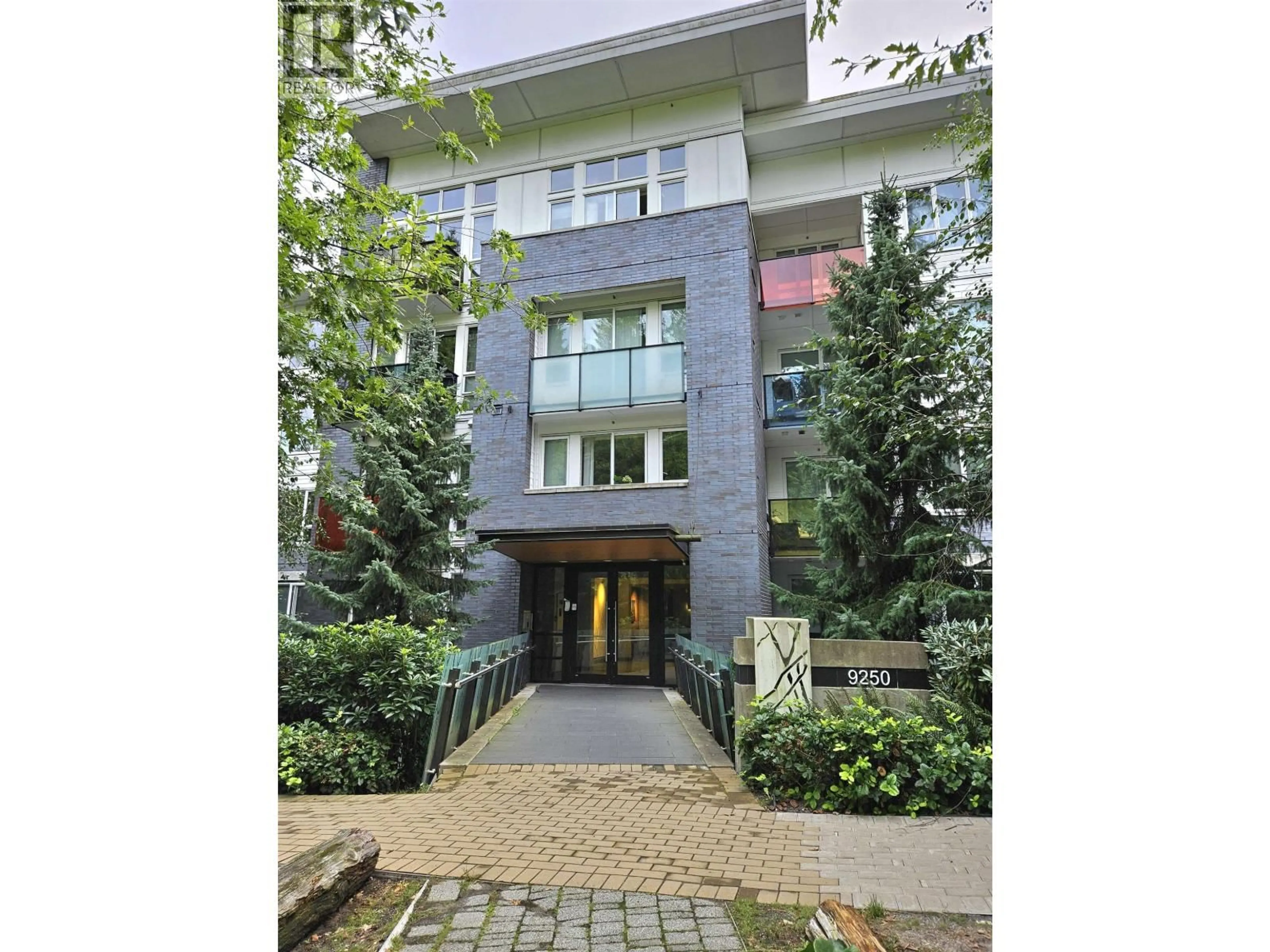 Indoor foyer for 209 - 9250 UNIVERSITY HIGH STREET, Burnaby British Columbia V5A0B3