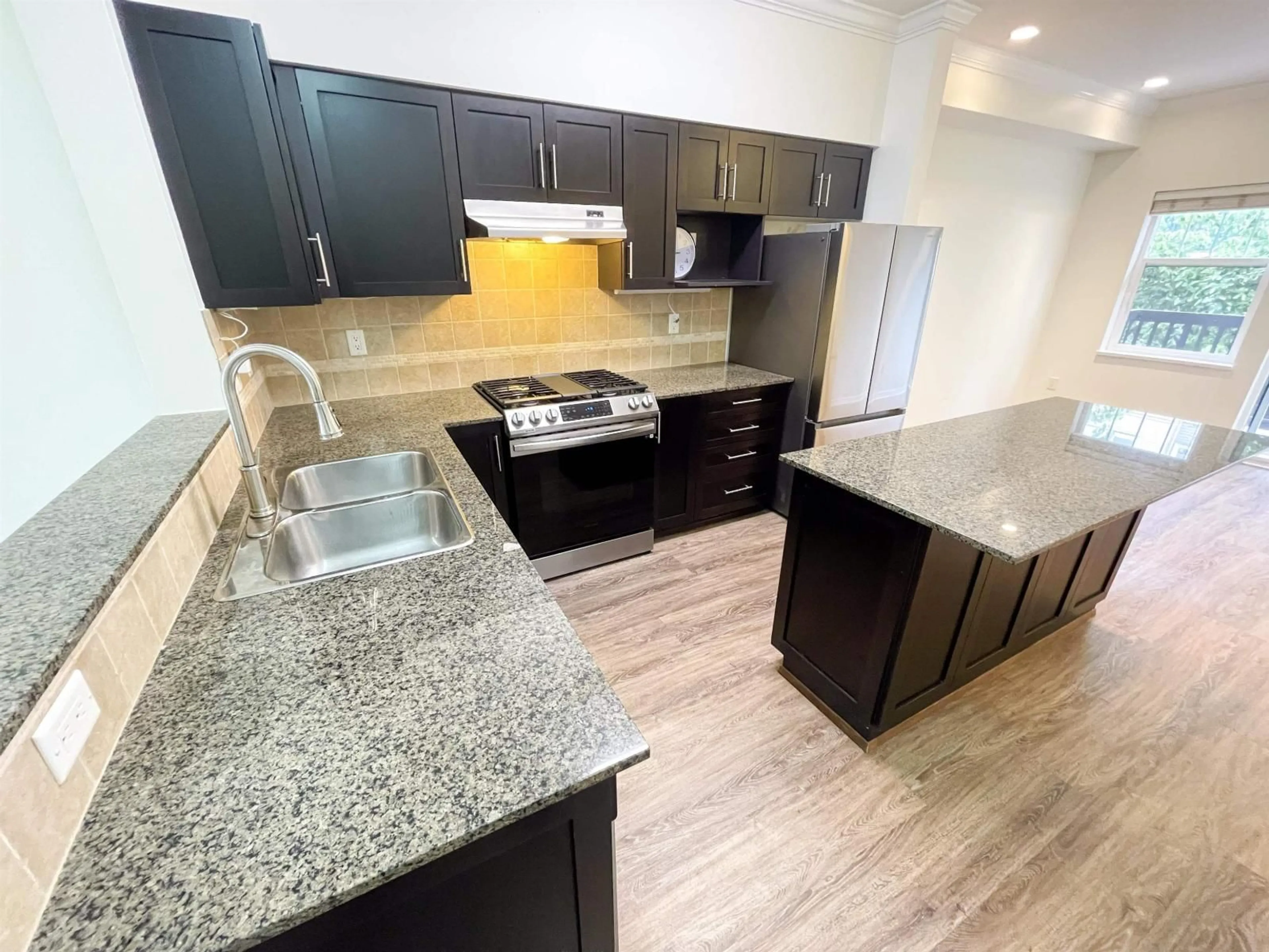 Open concept kitchen, unknown for 31 - 21535 88, Langley British Columbia V1M4E5