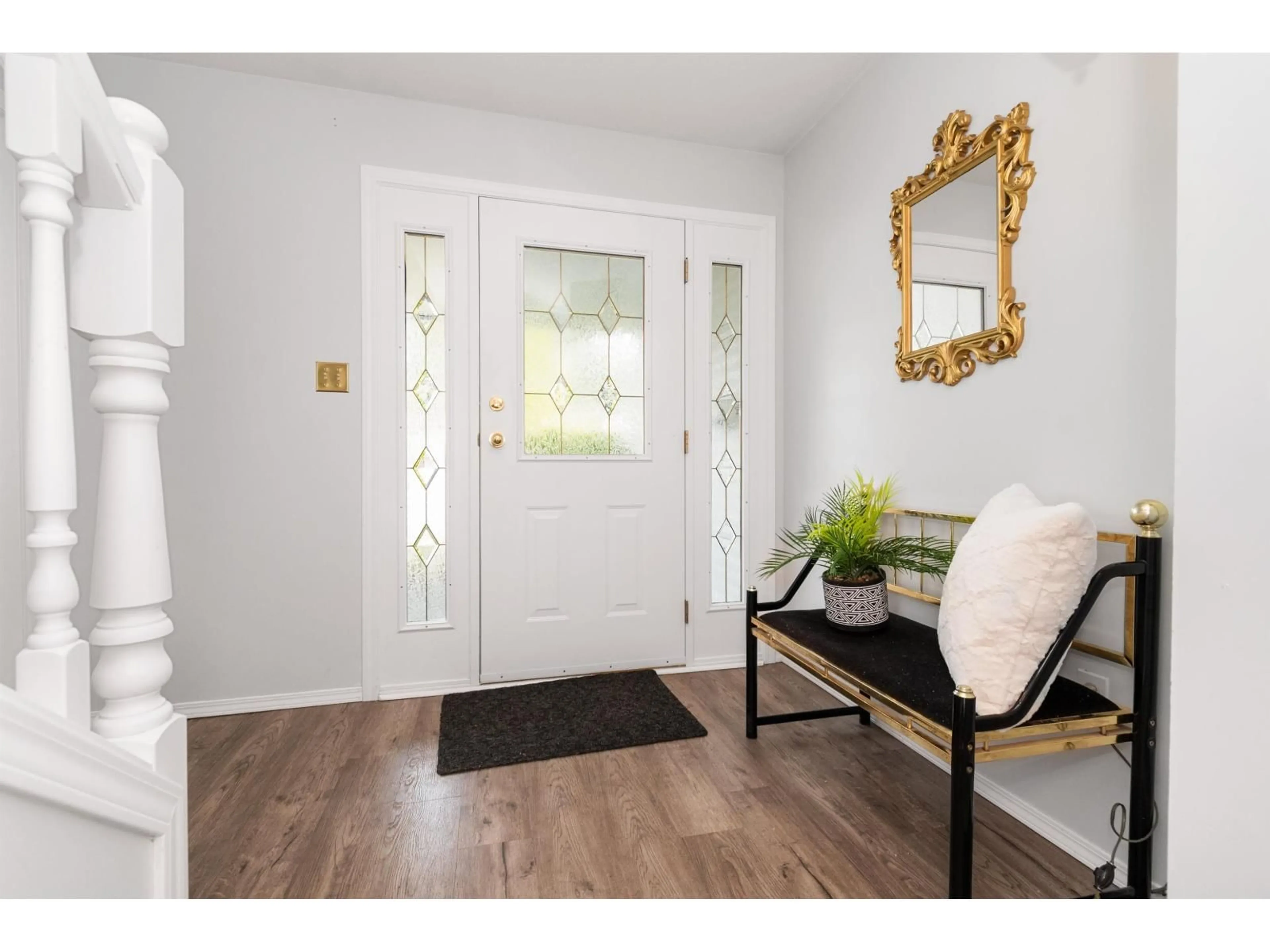 Indoor entryway for 63740 ROSEWOOD AVENUE, Hope British Columbia V0X1L2