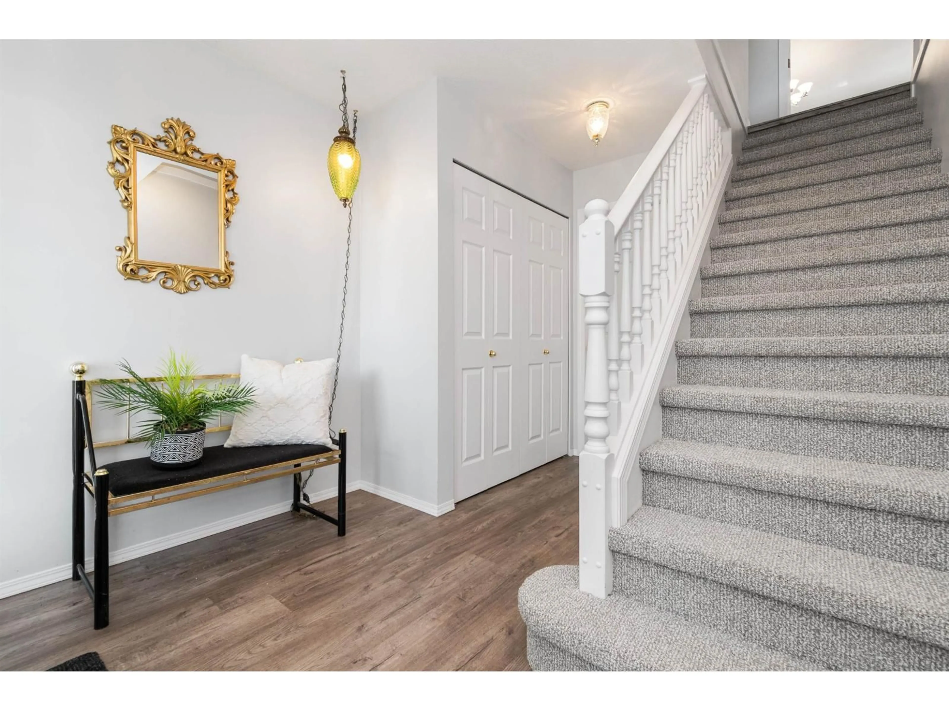 Indoor entryway for 63740 ROSEWOOD AVENUE, Hope British Columbia V0X1L2