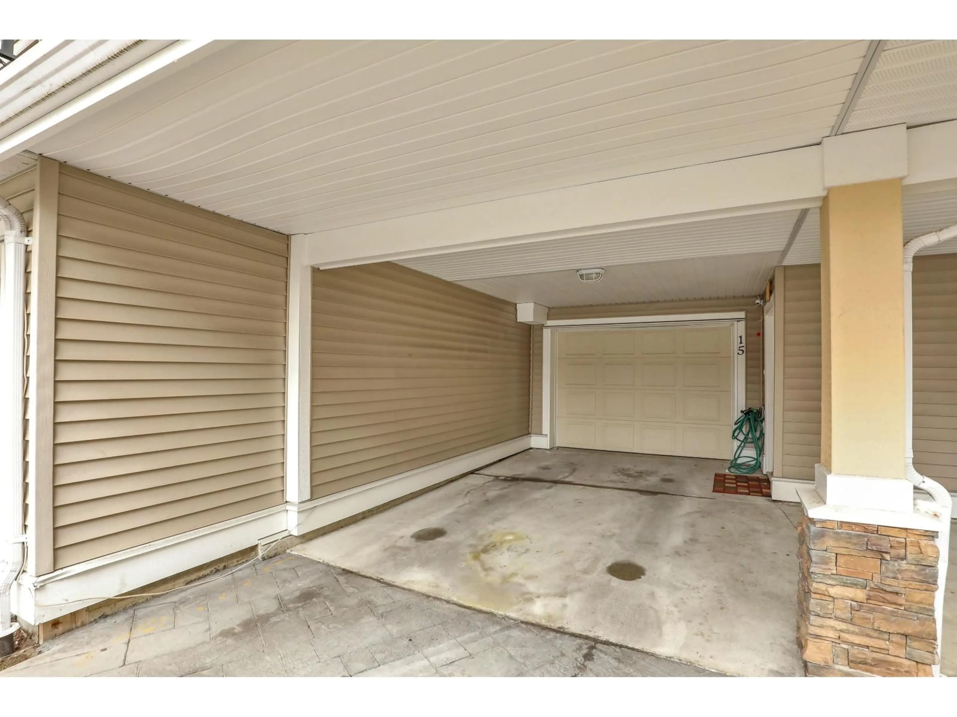 Indoor garage for 15 - 8655 159, Surrey British Columbia V4N1M8