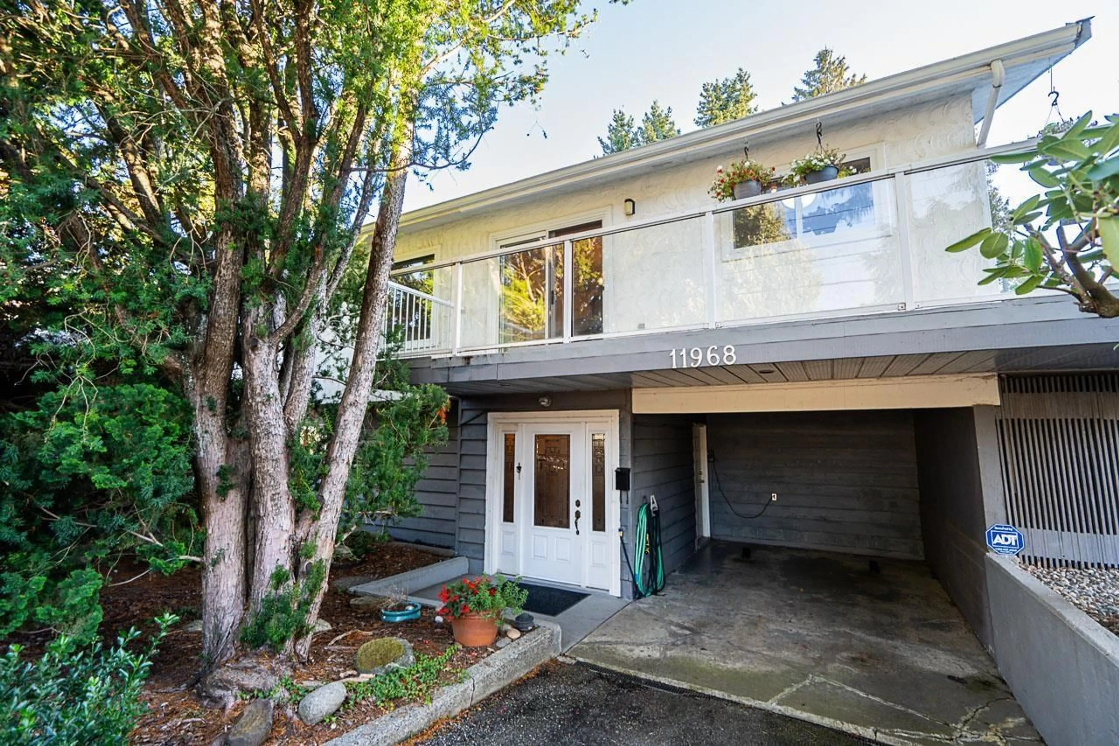 Home with vinyl exterior material, street for 11968 74, Delta British Columbia V4C1E8