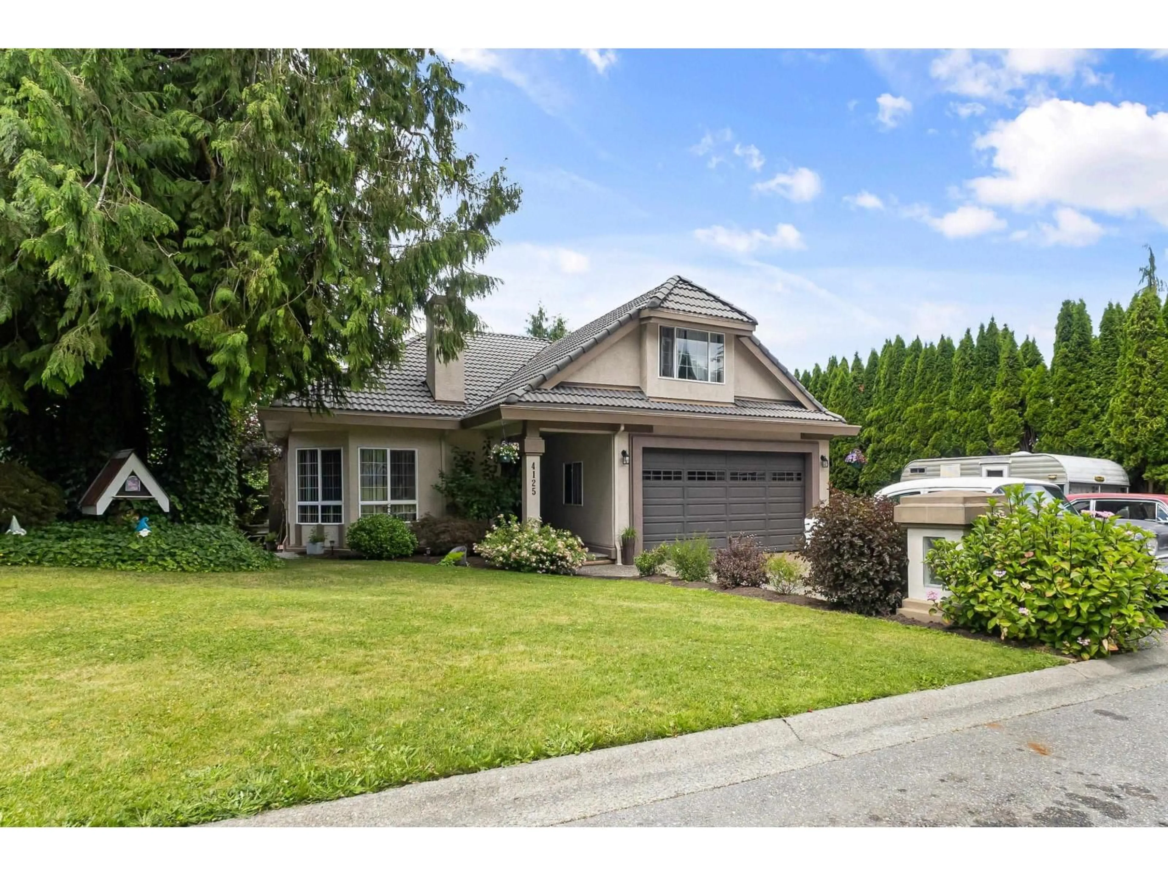 Home with vinyl exterior material, street for 4125 BELANGER, Abbotsford British Columbia V3G1K3