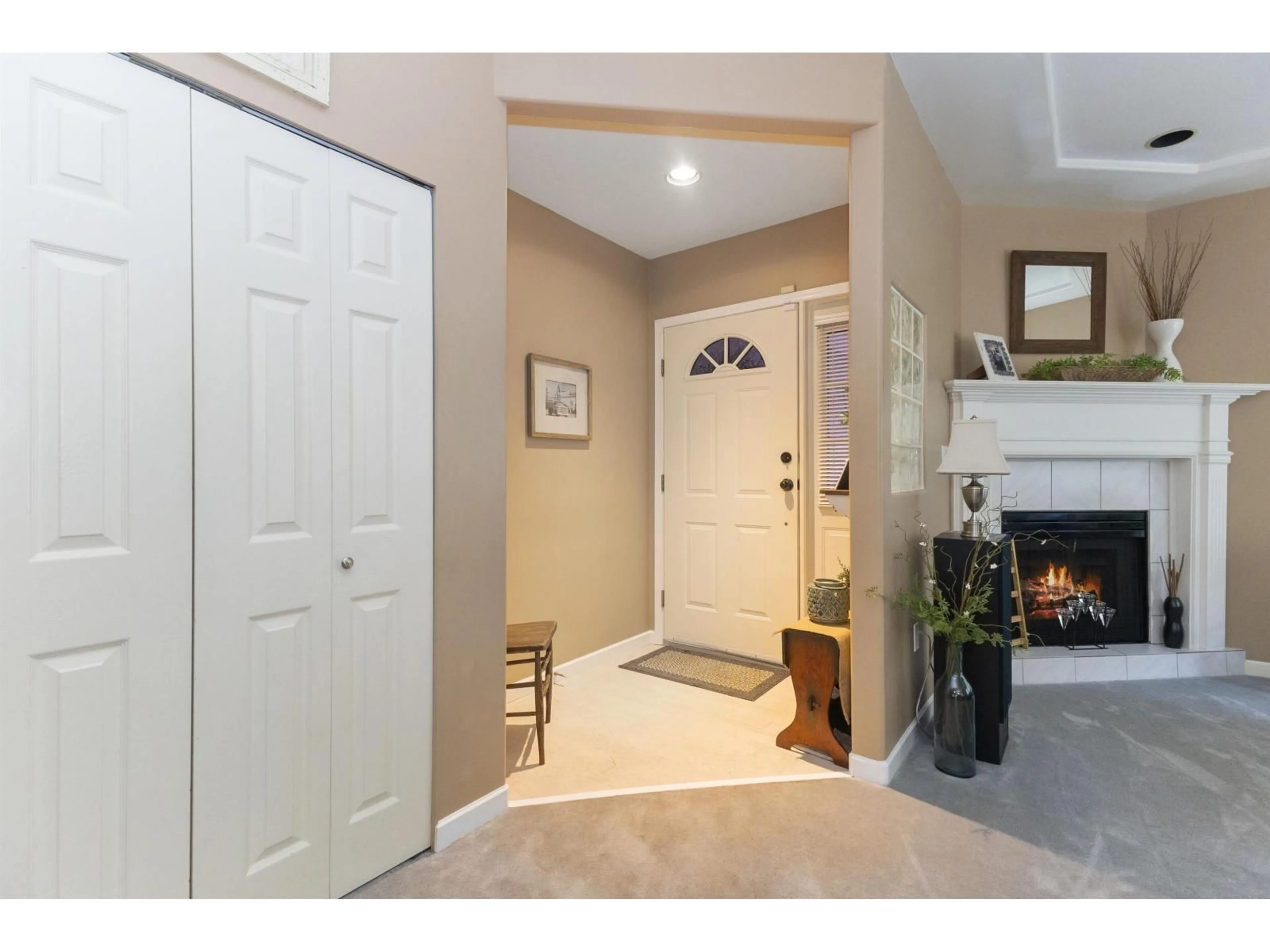 Indoor entryway for 4125 BELANGER, Abbotsford British Columbia V3G1K3
