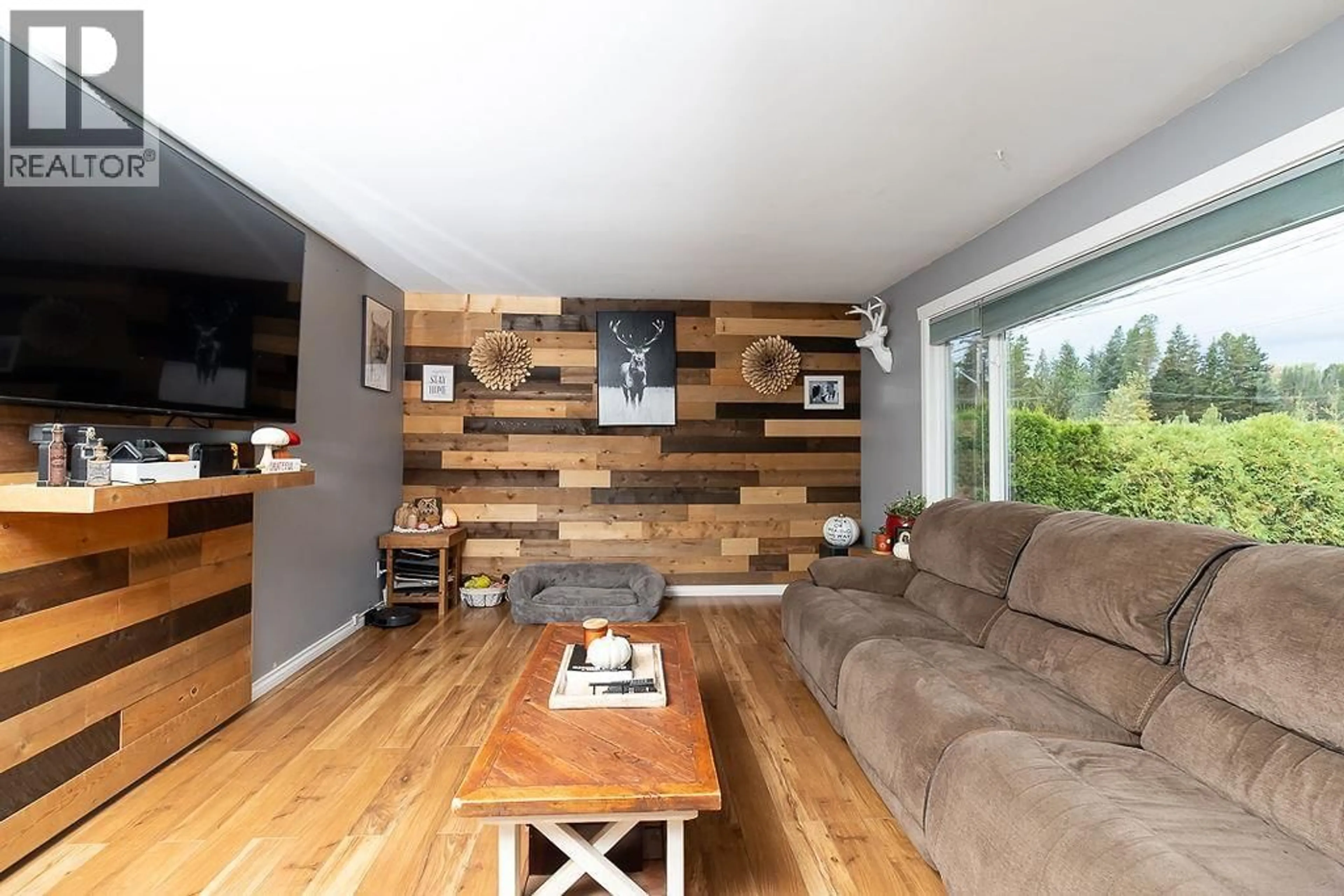 Living room with furniture, wood/laminate floor for 4927 PARK AVENUE, Terrace British Columbia V8G1W6