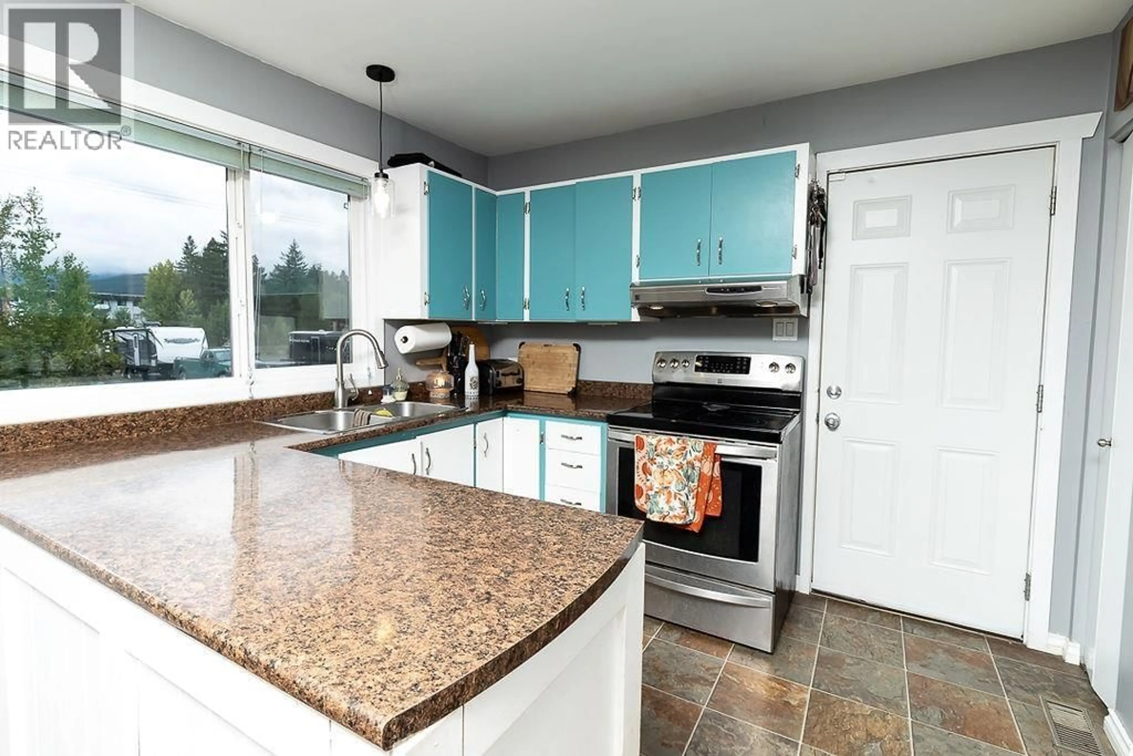 Open concept kitchen, ceramic/tile floor for 4927 PARK AVENUE, Terrace British Columbia V8G1W6