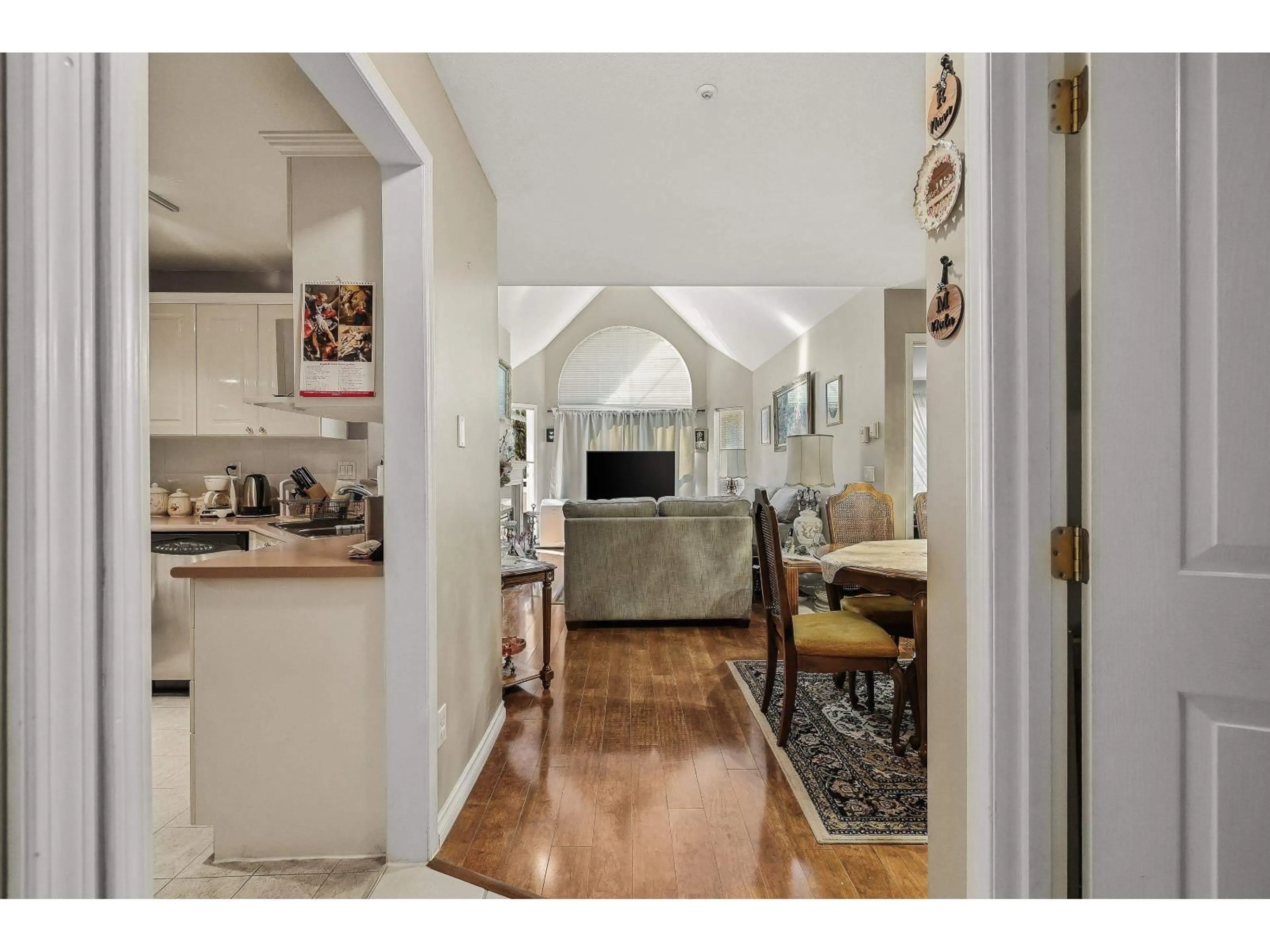 Indoor entryway for 408 - 7435 121A, Surrey British Columbia V3W0W8