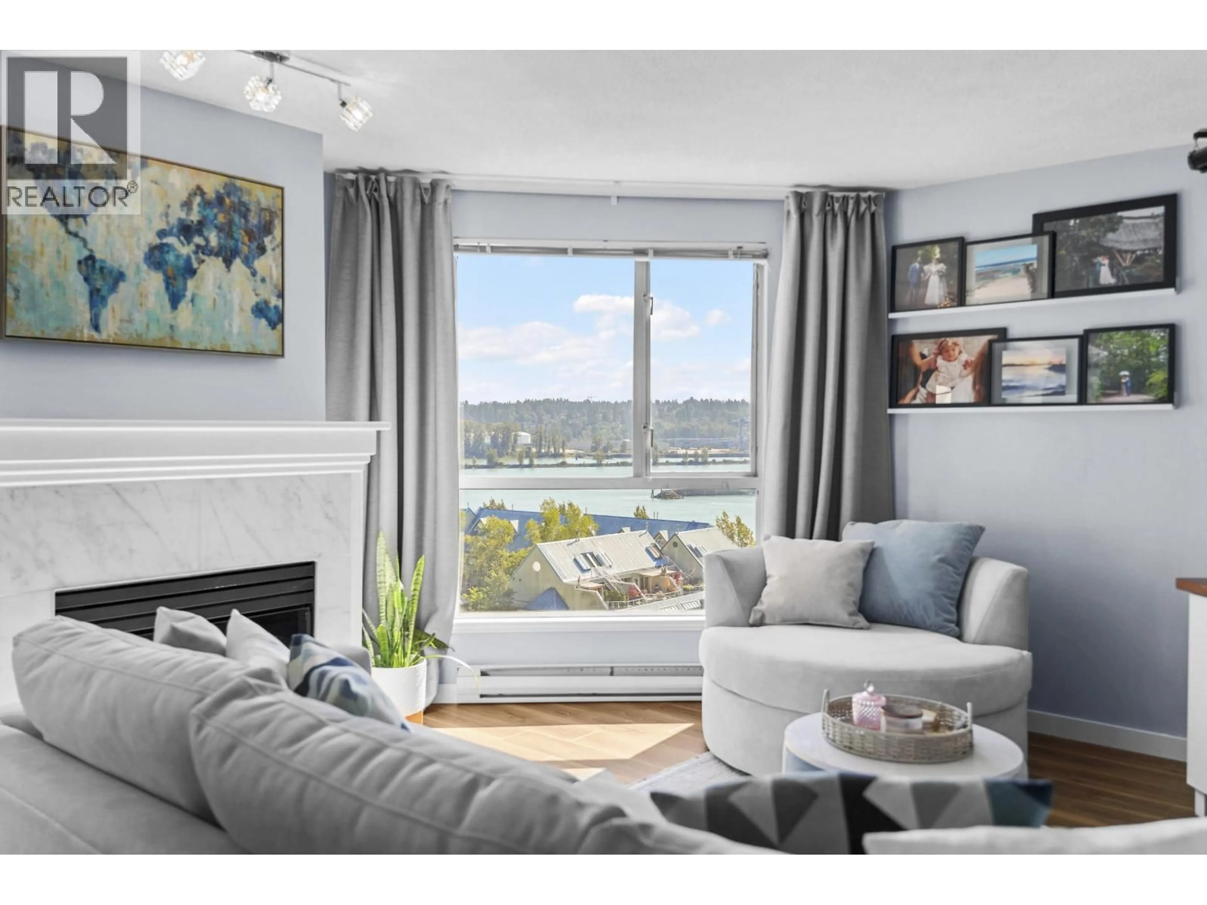 Living room with furniture, wood/laminate floor for 1207 - 1185 QUAYSIDE DRIVE, New Westminster British Columbia V3M6T8