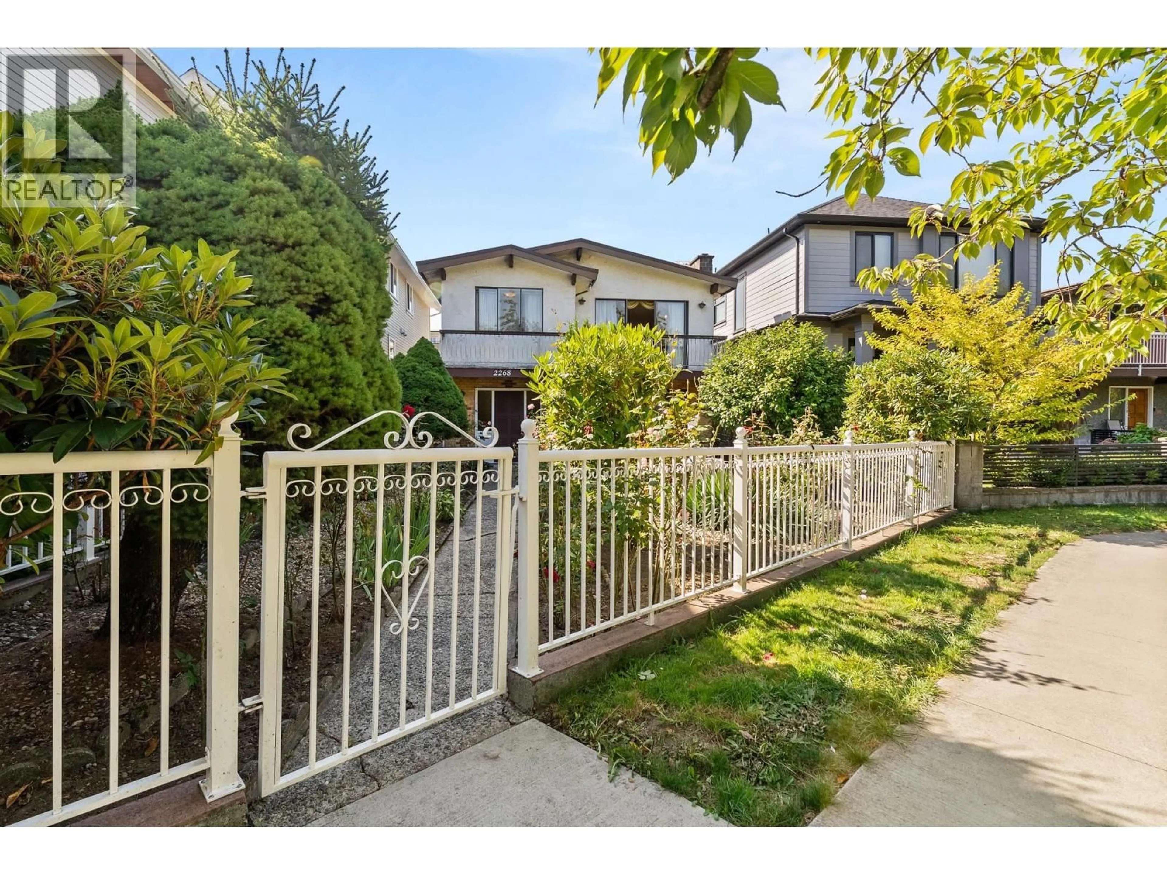 A pic from outside/outdoor area/front of a property/back of a property/a pic from drone, street for 2268 WENONAH STREET, Vancouver British Columbia V5N2Z6