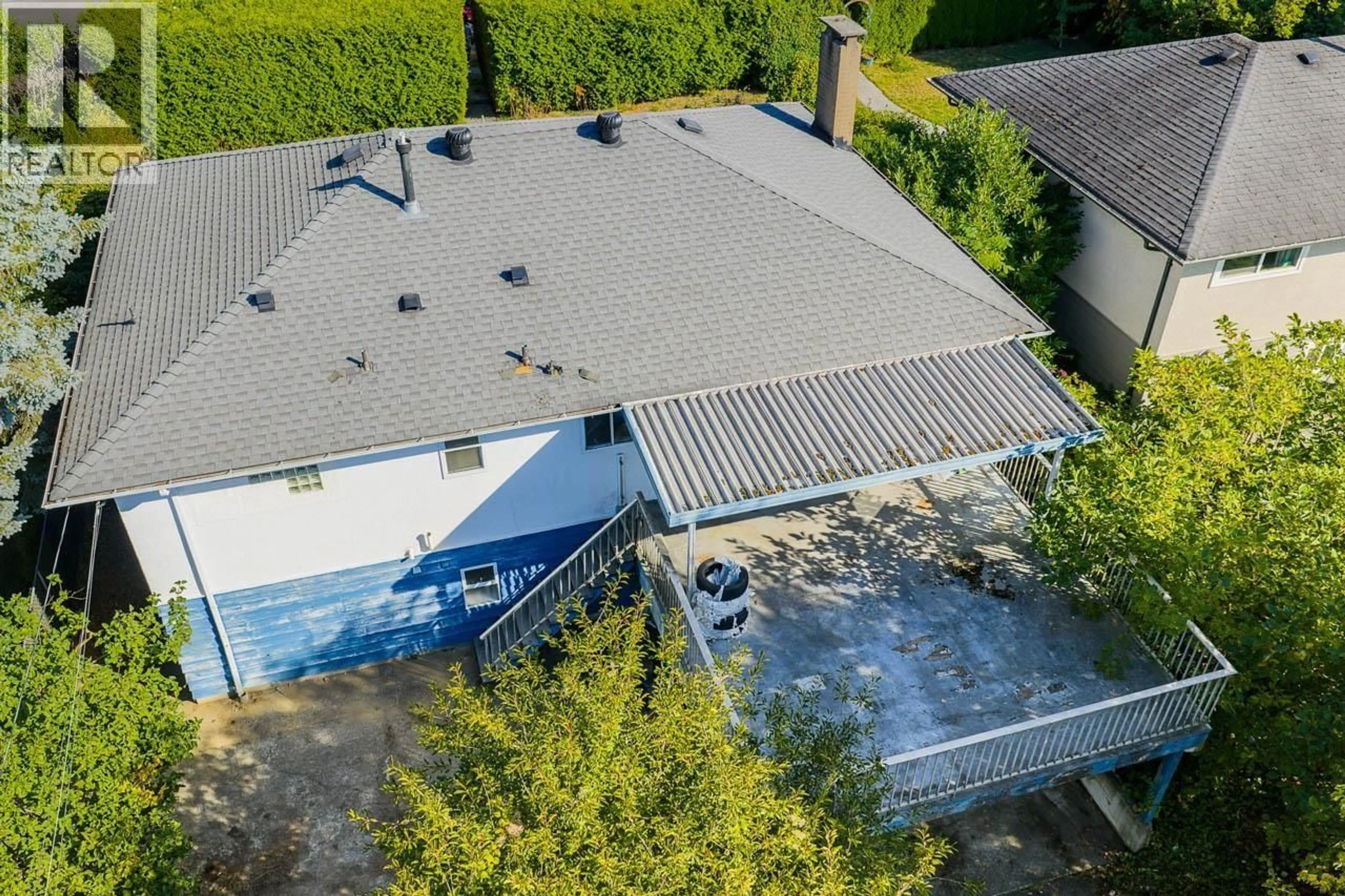 A pic from outside/outdoor area/front of a property/back of a property/a pic from drone, building for 2525 NORTH ROAD, Burnaby British Columbia V3J1R4