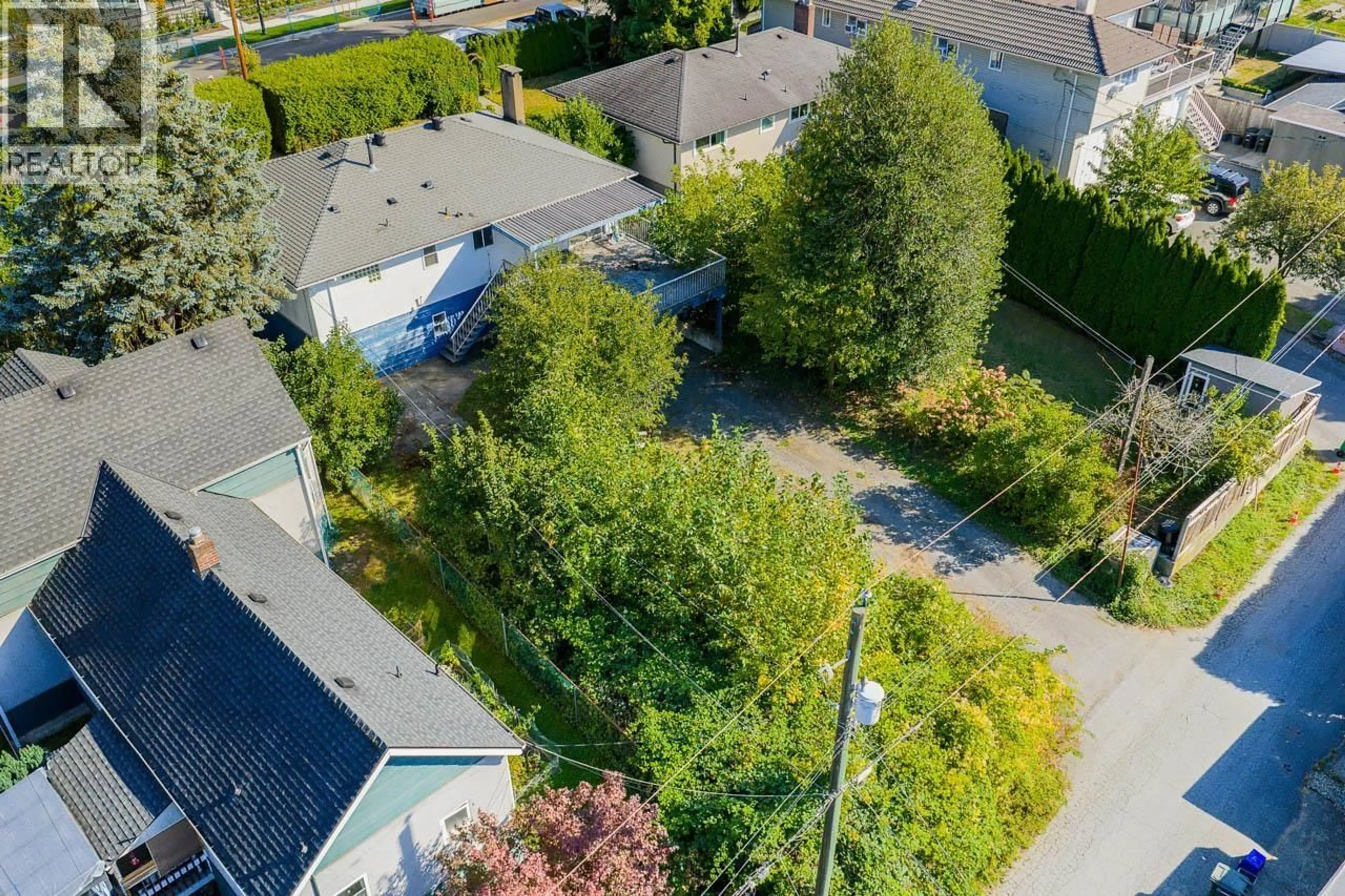A pic from outside/outdoor area/front of a property/back of a property/a pic from drone, street for 2525 NORTH ROAD, Burnaby British Columbia V3J1R4