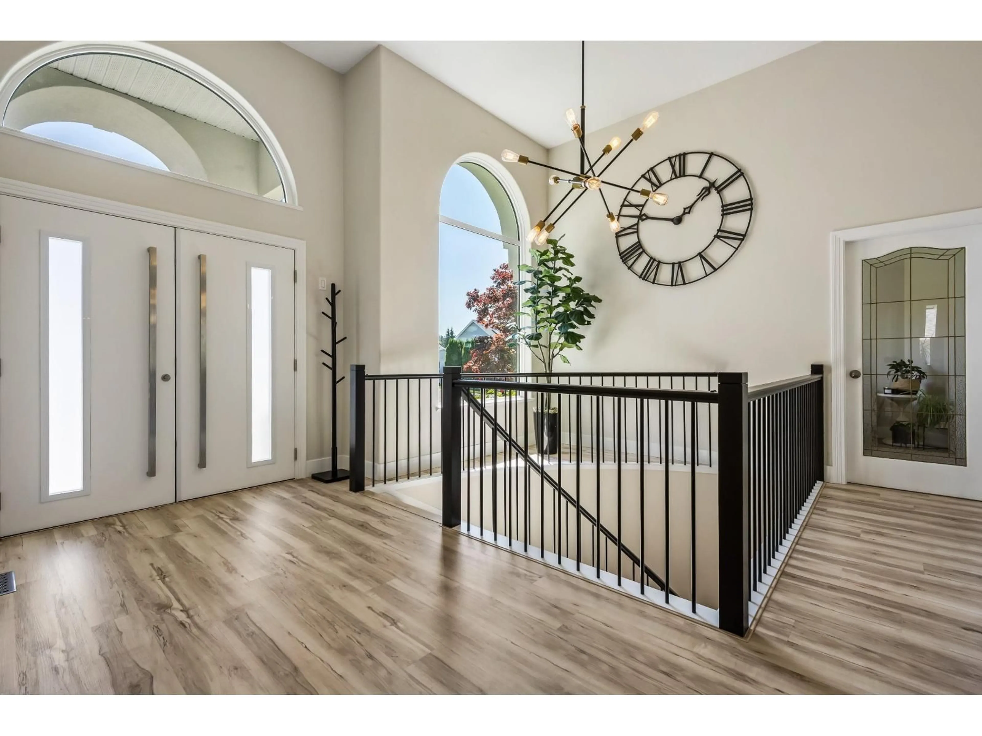 Indoor entryway for 44425 ELSIE PLACE, Chilliwack British Columbia V2R5L1