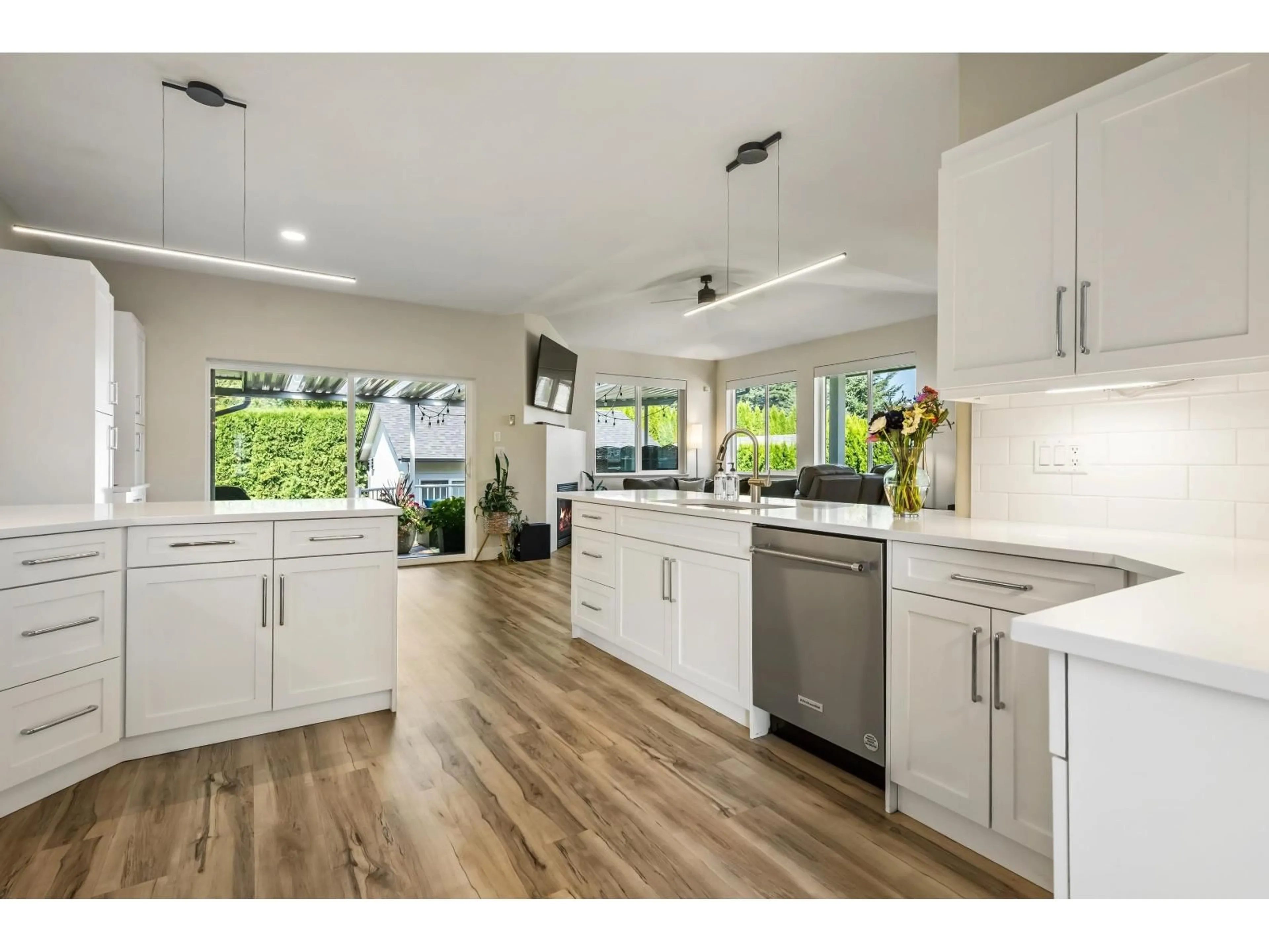 Open concept kitchen, unknown for 44425 ELSIE PLACE, Chilliwack British Columbia V2R5L1