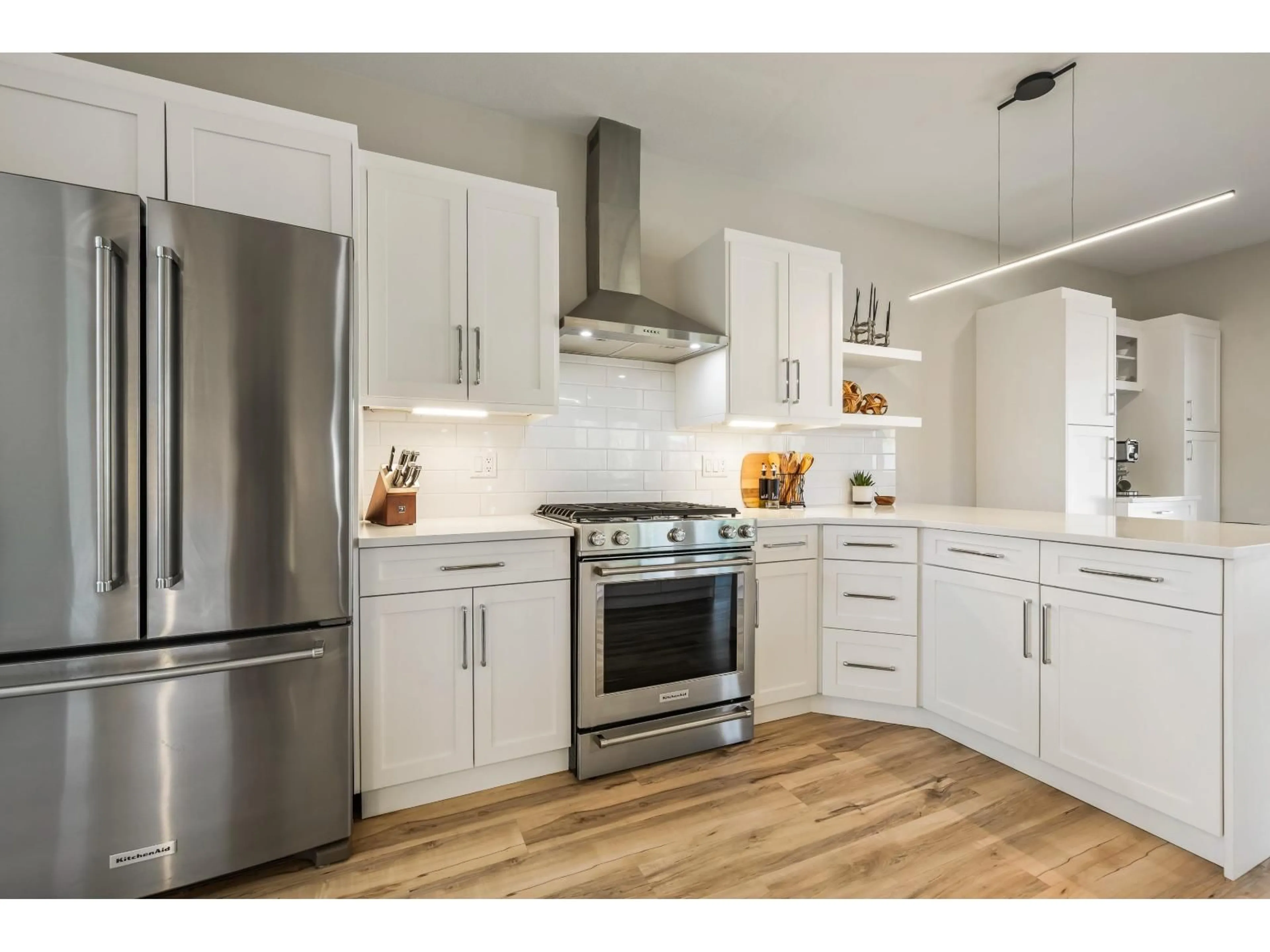 Open concept kitchen, wood/laminate floor for 44425 ELSIE PLACE, Chilliwack British Columbia V2R5L1