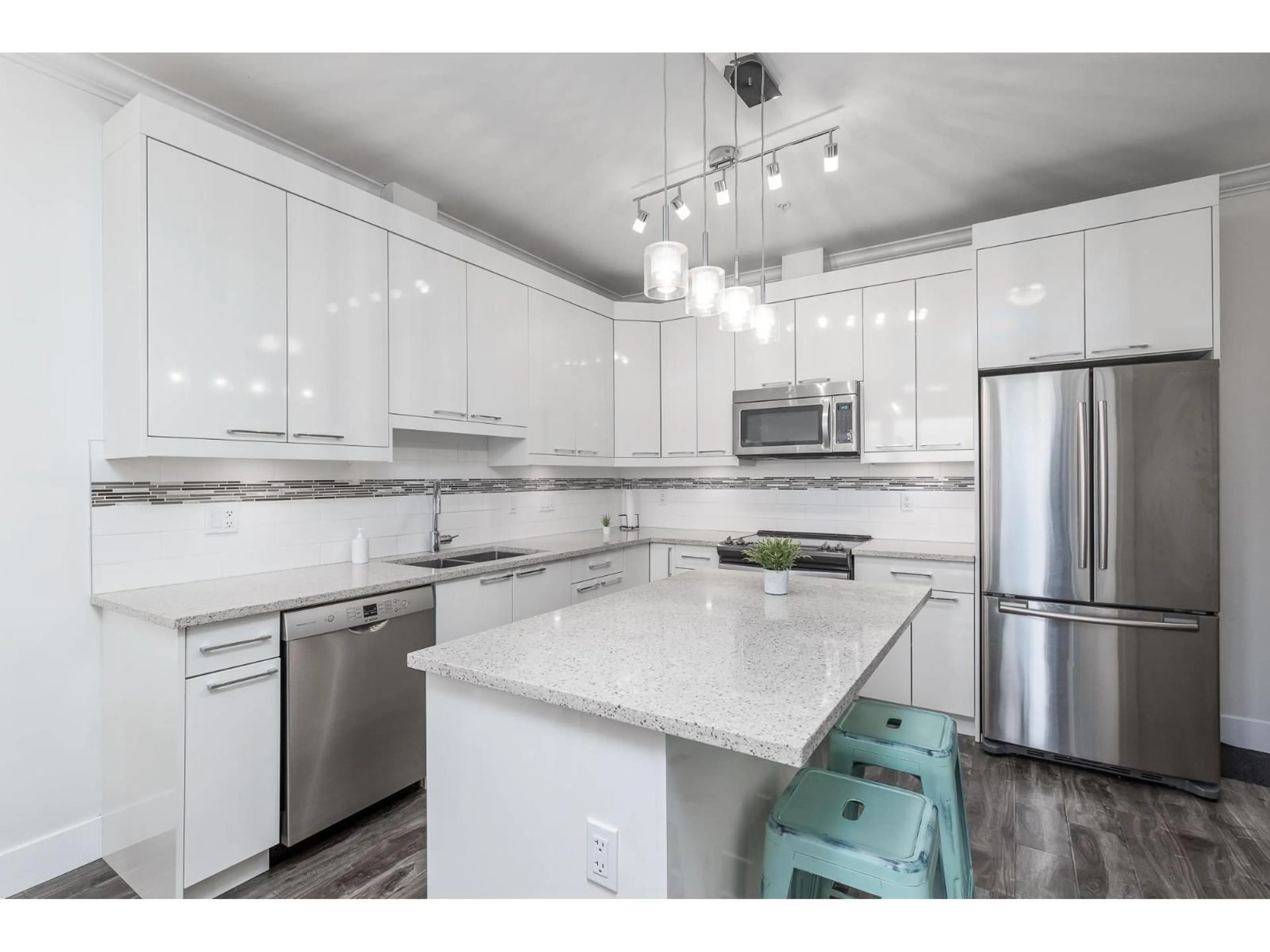 Open concept kitchen, ceramic/tile floor for 508 - 19228 64, Surrey British Columbia V3S7C9