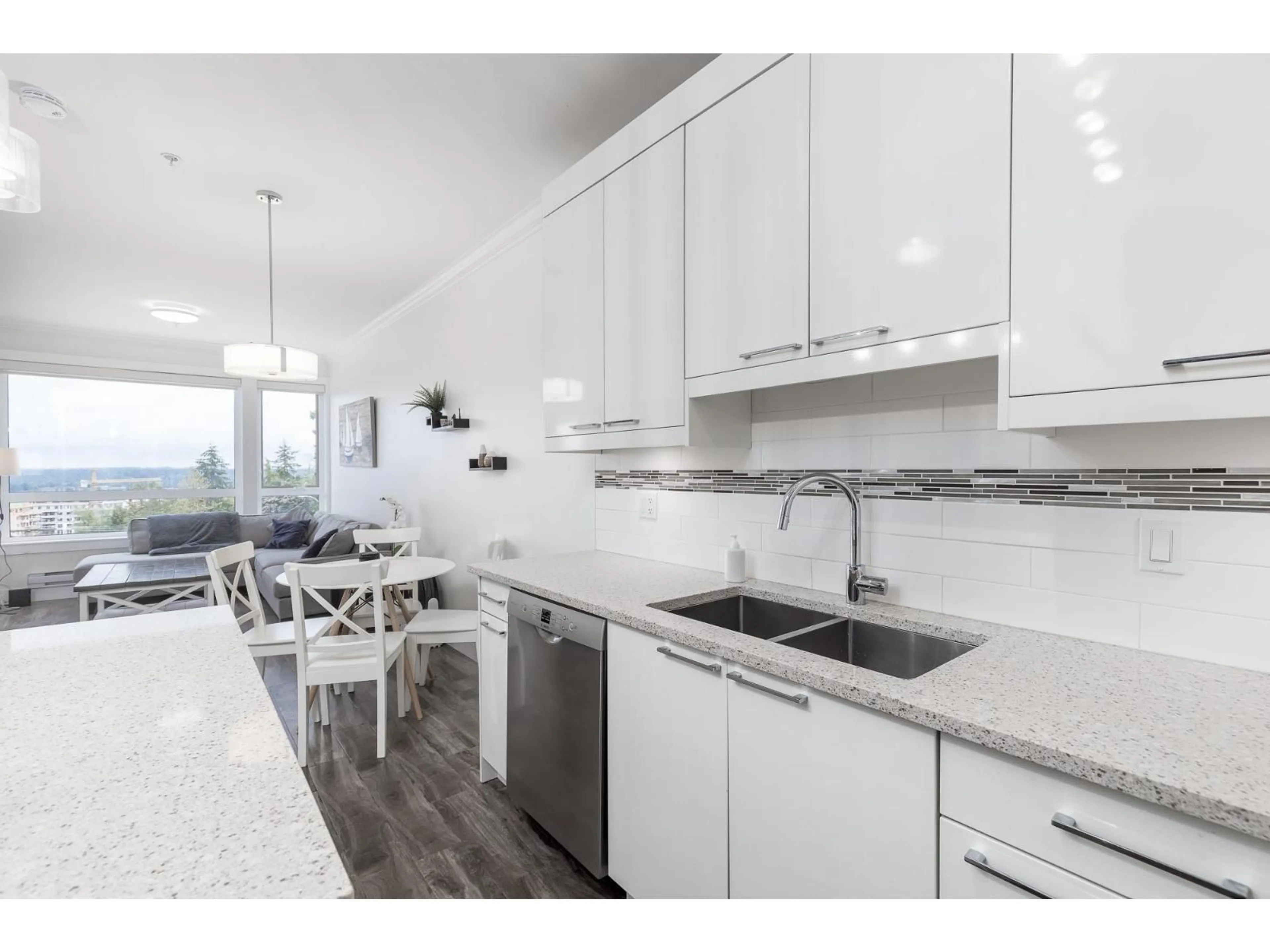 Open concept kitchen, ceramic/tile floor for 508 - 19228 64, Surrey British Columbia V3S7C9