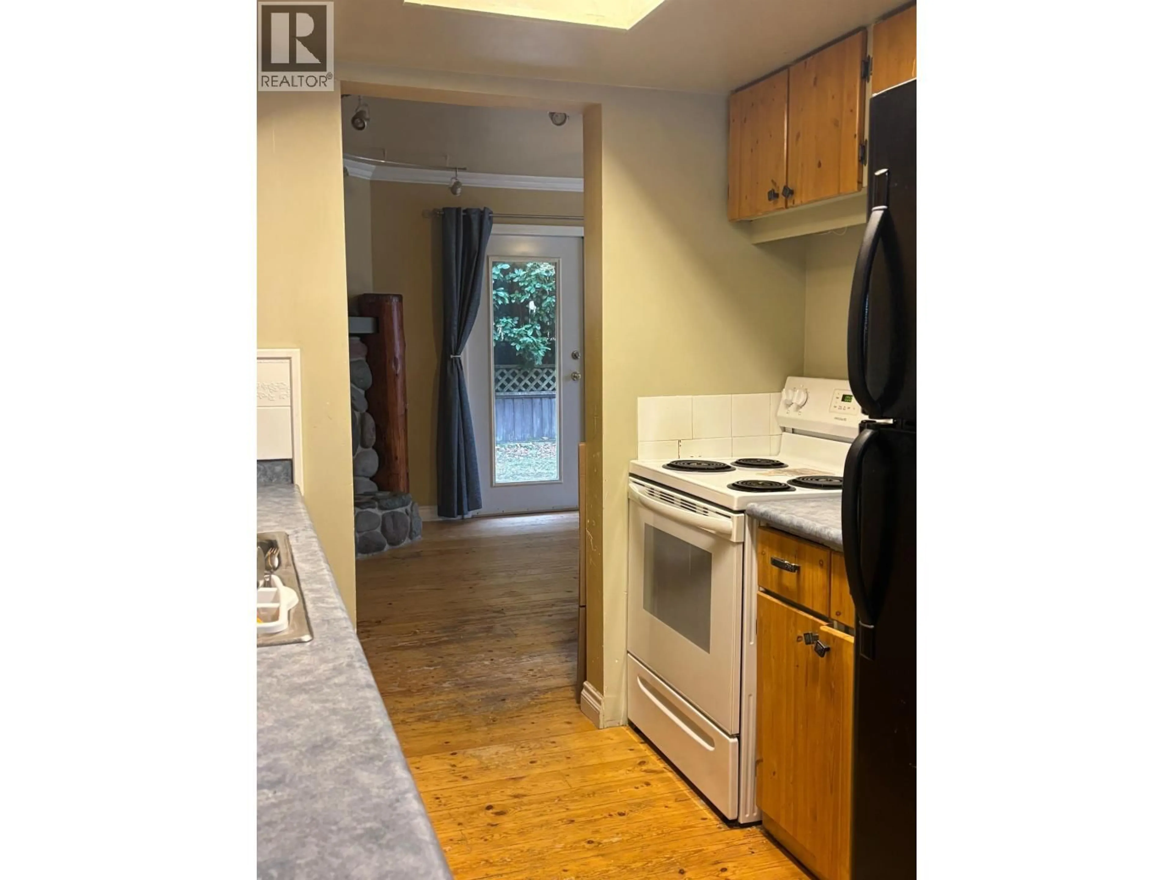 Standard kitchen, unknown for 39830 NO NAME ROAD, Squamish British Columbia V8B0G7