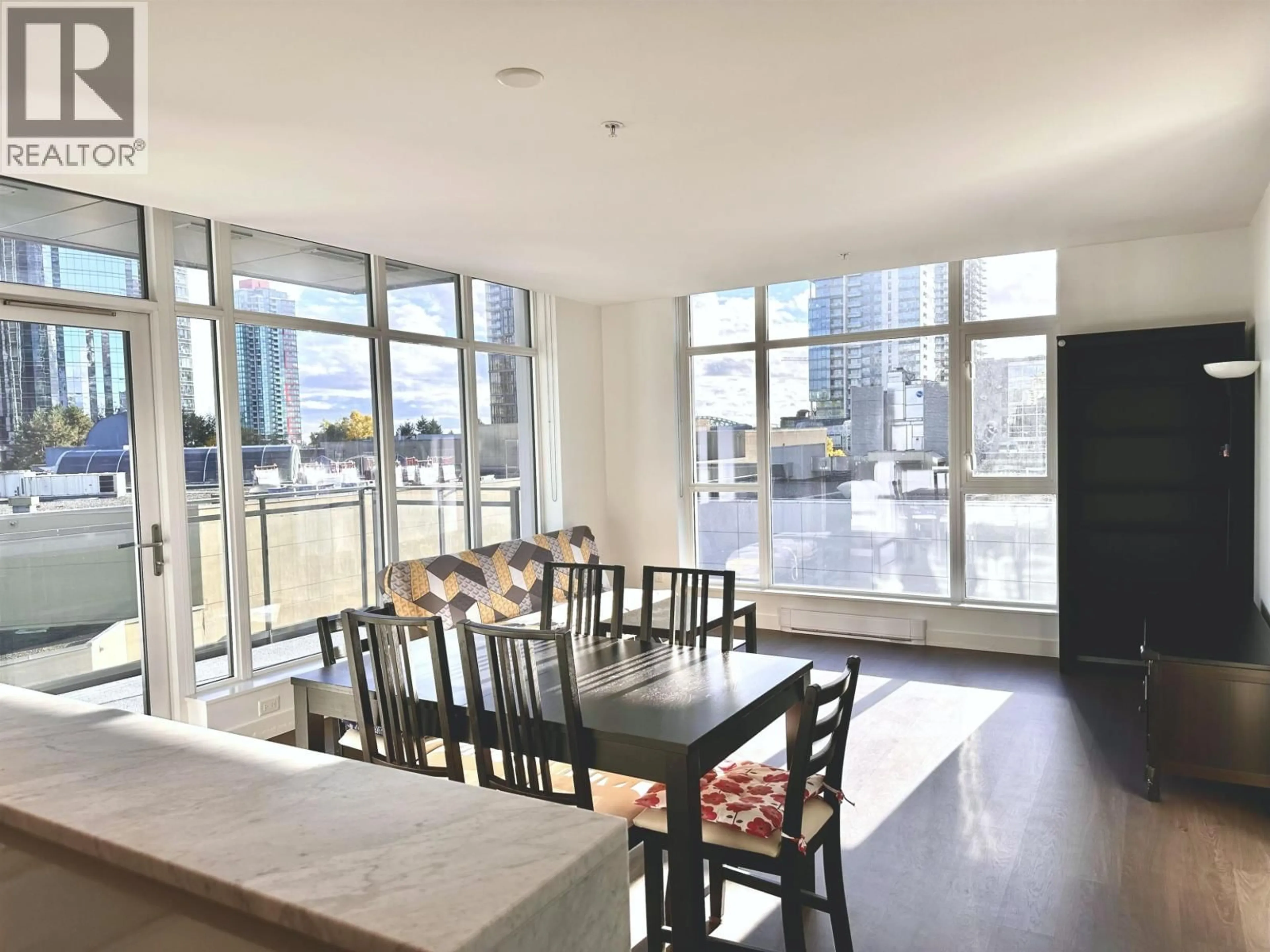 Unknown for 602 - 6098 STATION STREET, Burnaby British Columbia V5H0H4