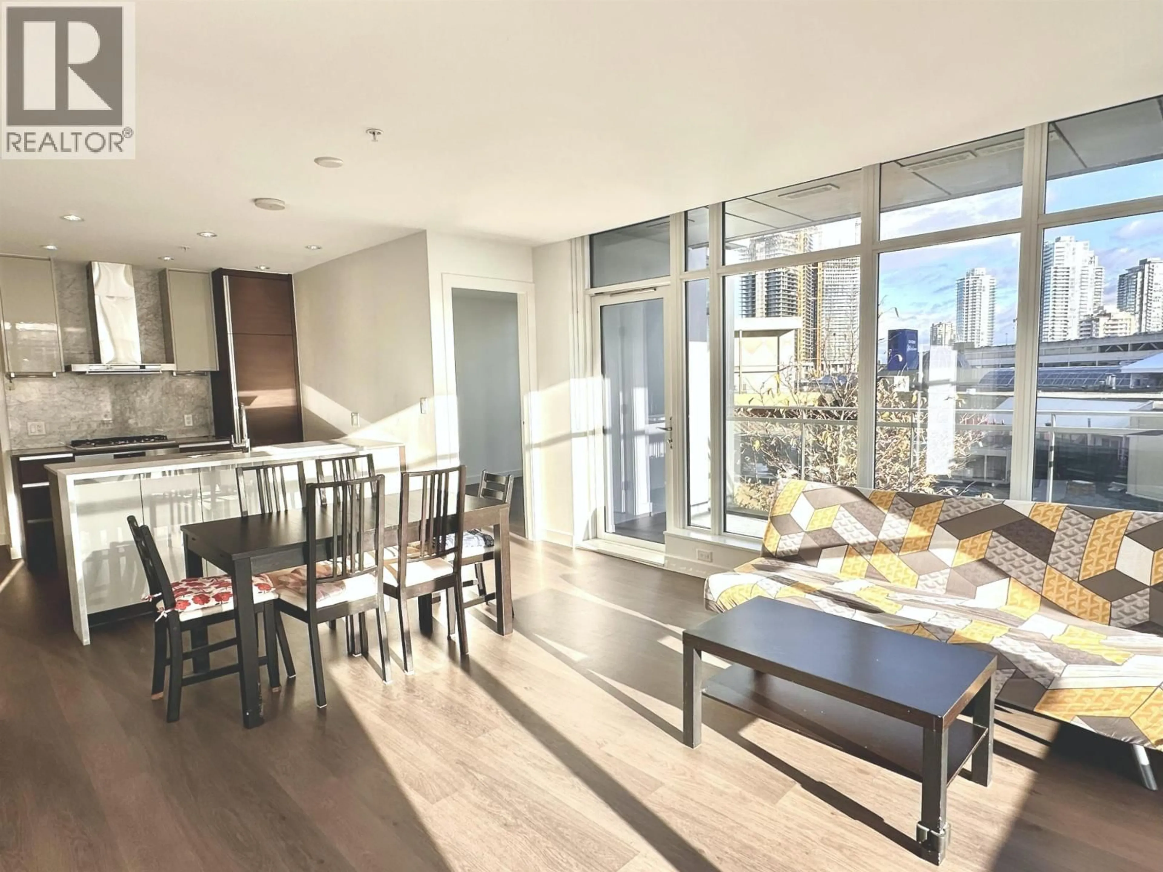 Open concept kitchen, unknown for 602 - 6098 STATION STREET, Burnaby British Columbia V5H0H4