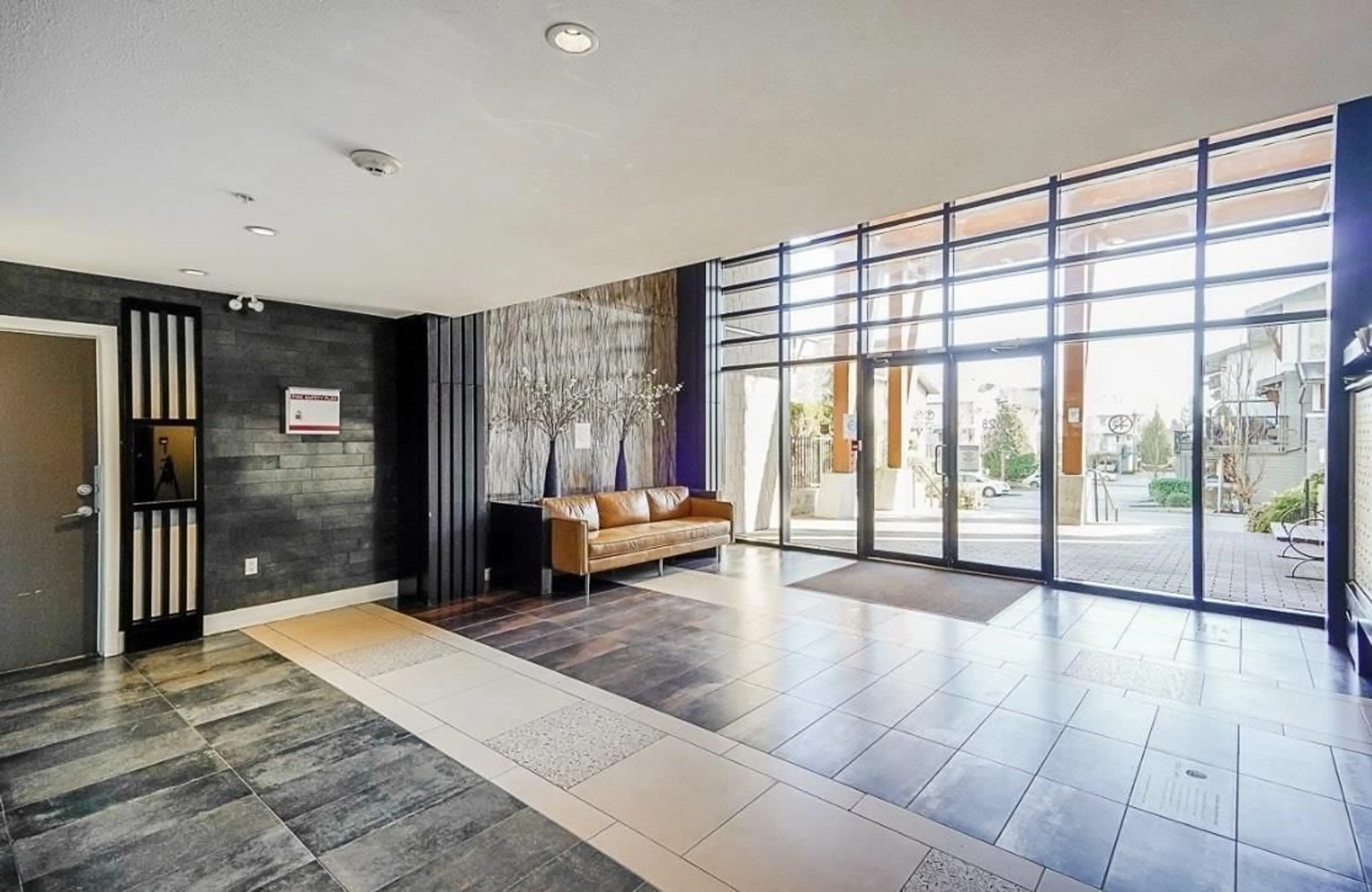 Lobby for 412 - 6628 120, Surrey British Columbia V3W1T7