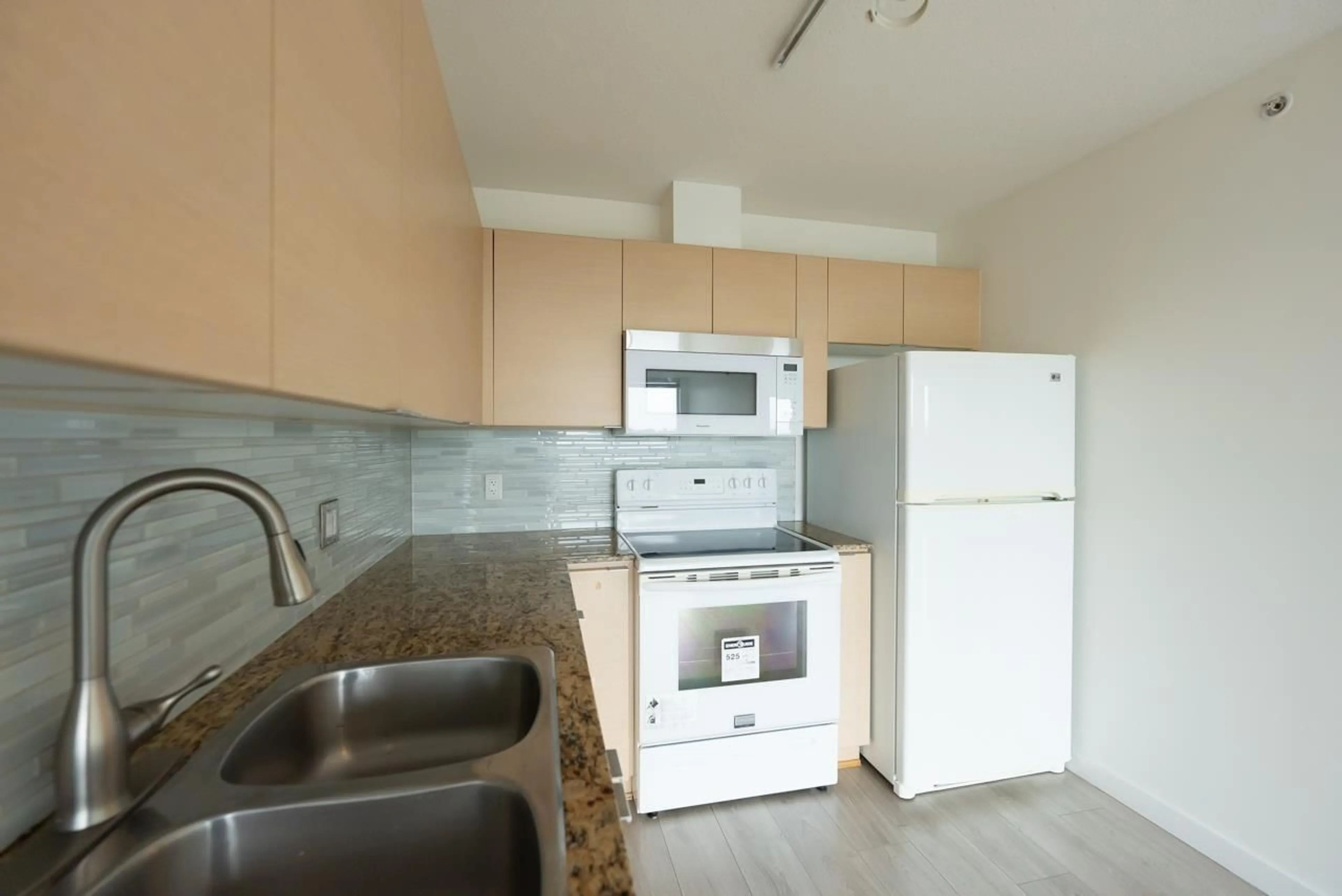 Standard kitchen, unknown for 1505 - 13618 100, Surrey British Columbia V3T0A8