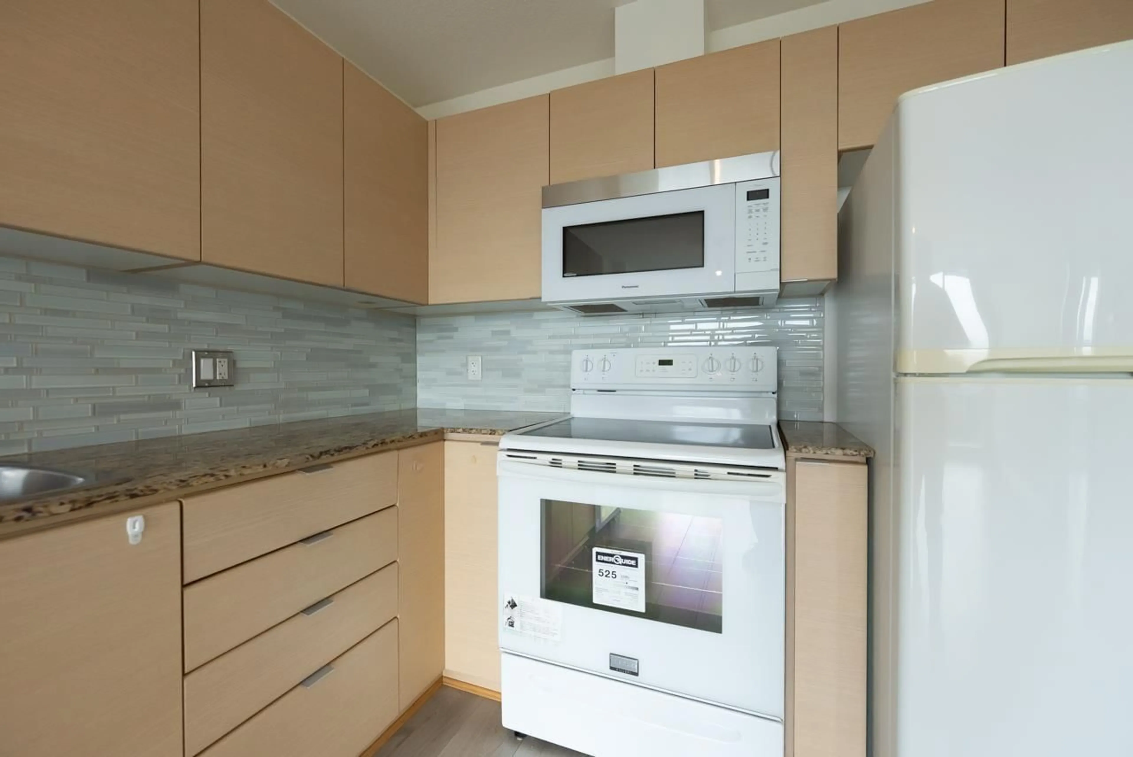 Standard kitchen, wood/laminate floor for 1505 - 13618 100, Surrey British Columbia V3T0A8