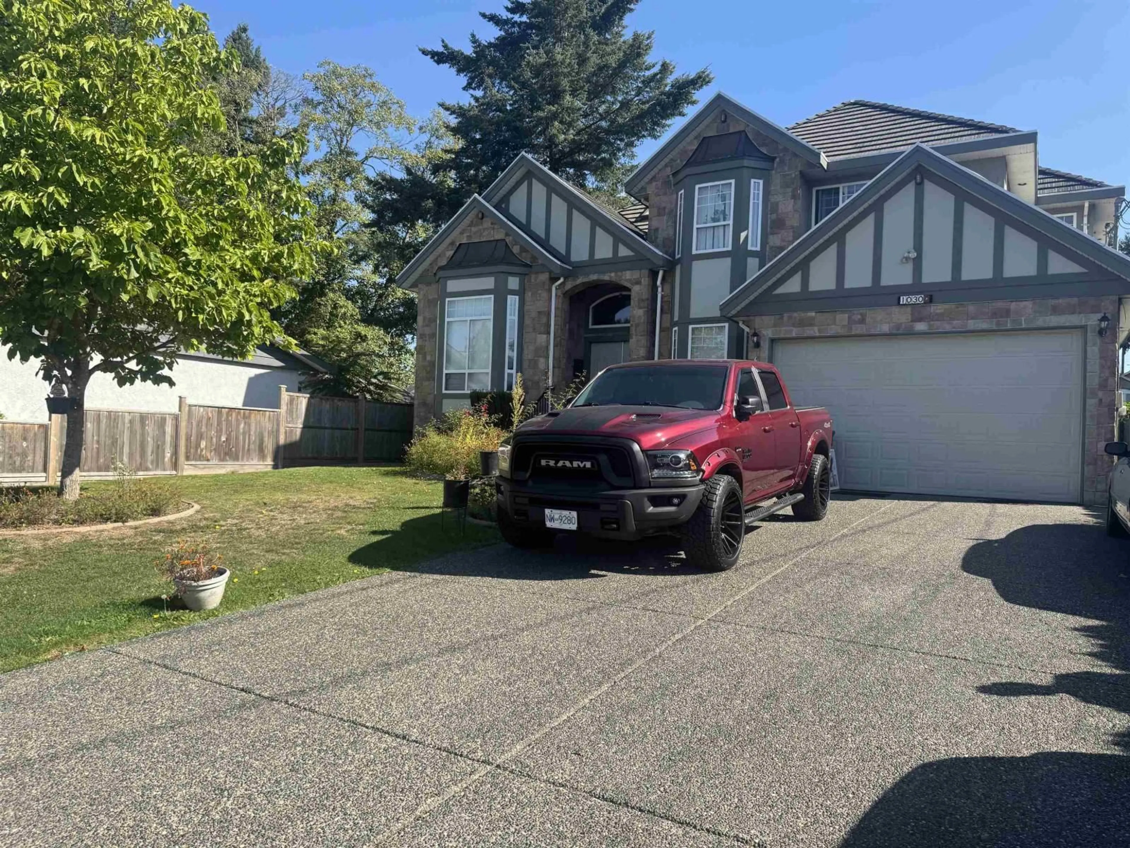 A pic from outside/outdoor area/front of a property/back of a property/a pic from drone, street for 10304 128, Surrey British Columbia V3T2Z4