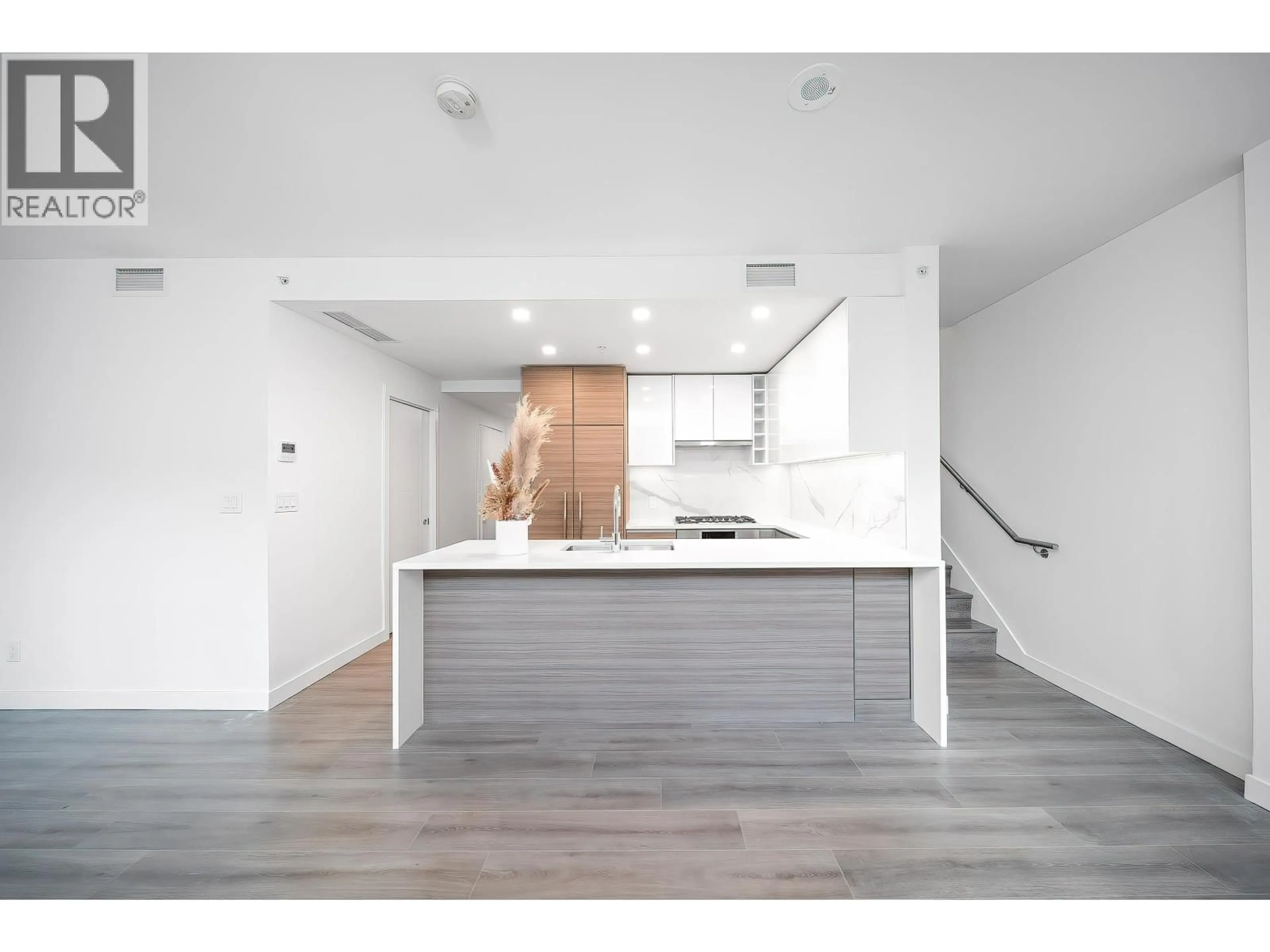 Open concept kitchen, wood/laminate floor for 508 - 823 CARNARVON STREET, New Westminster British Columbia V3M0N5