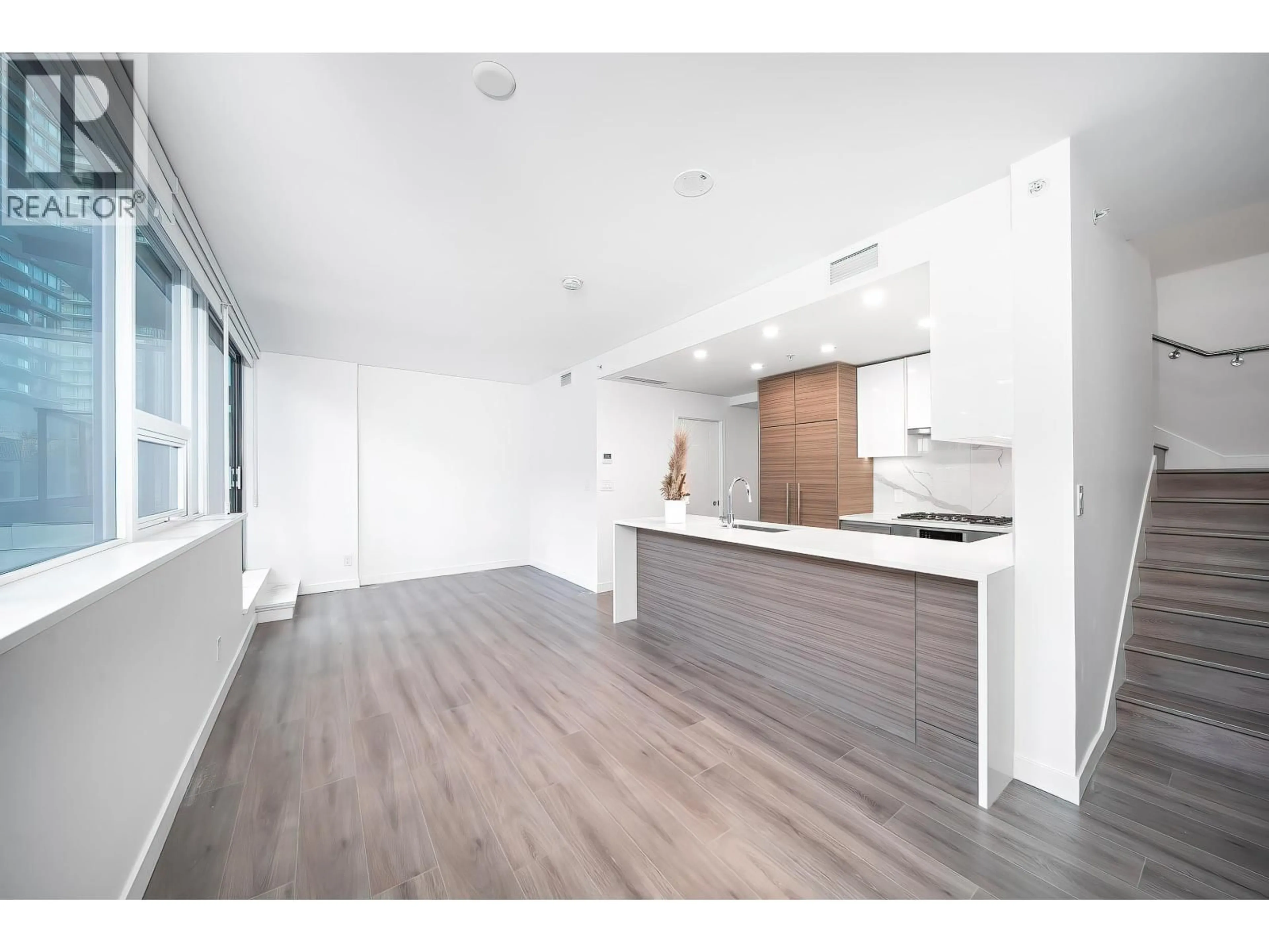 Open concept kitchen, wood/laminate floor for 508 - 823 CARNARVON STREET, New Westminster British Columbia V3M0N5