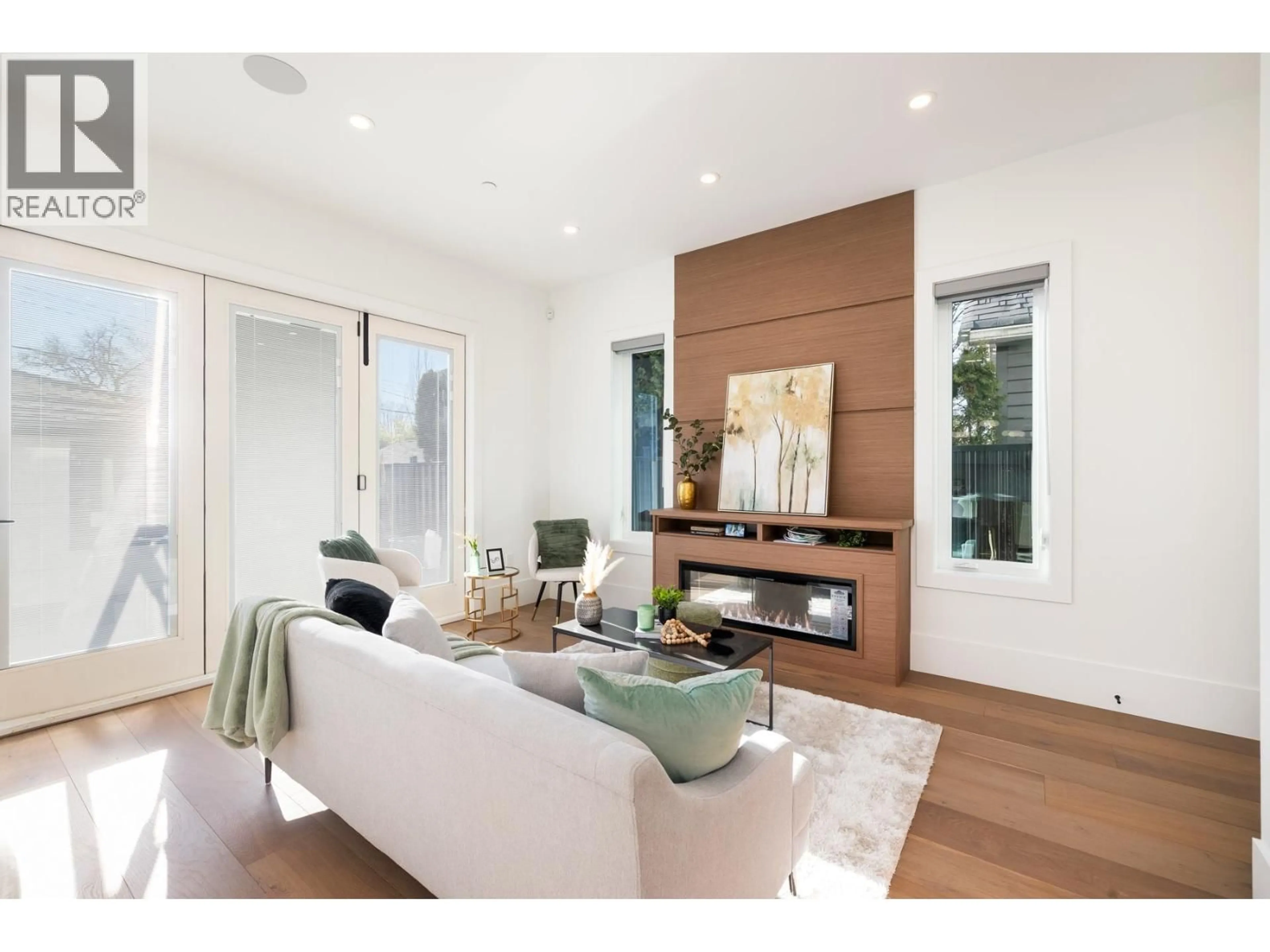 Living room with furniture, wood/laminate floor for 2334 5TH AVENUE, Vancouver British Columbia V5N1N1