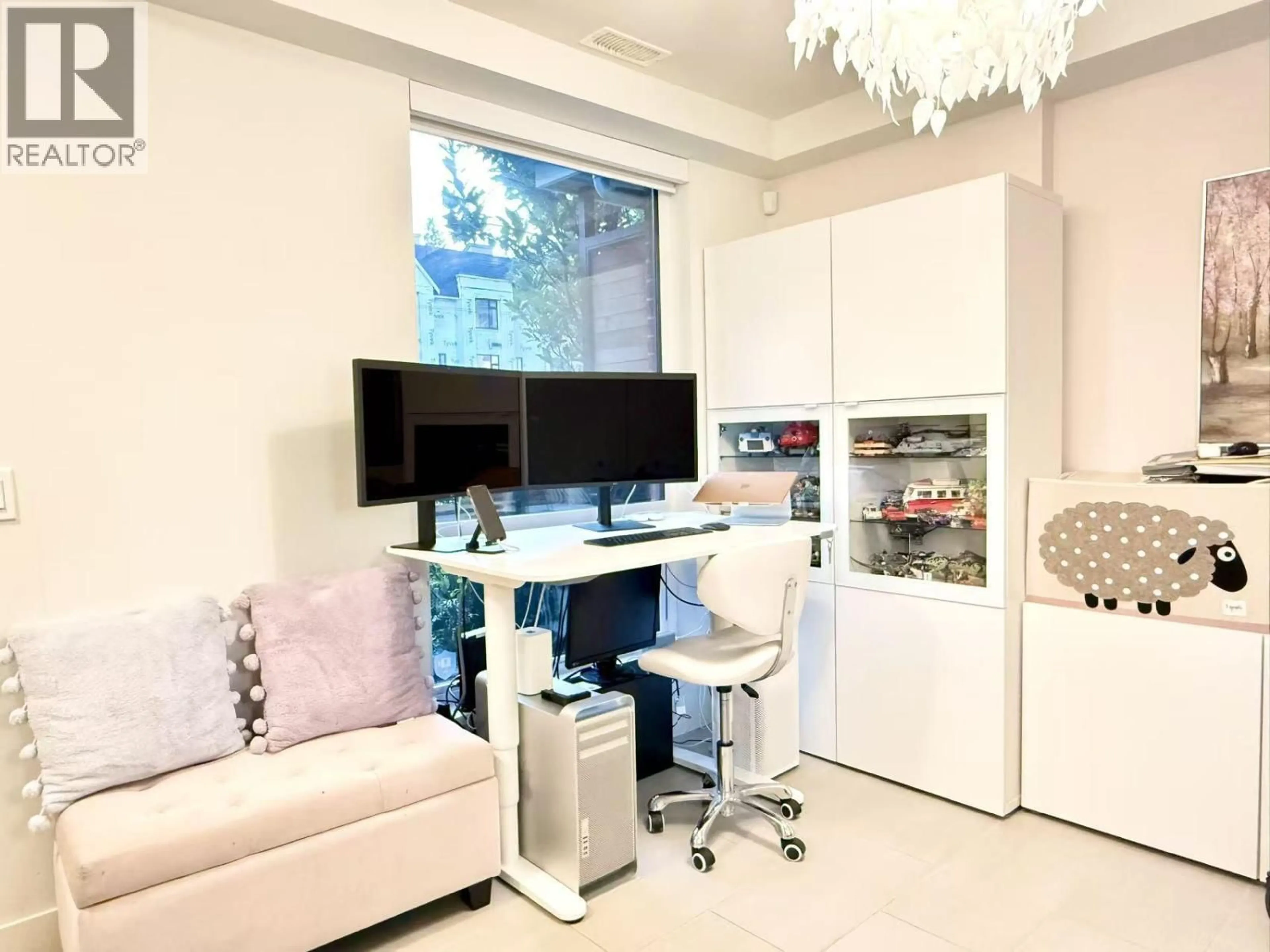 A pic of a room for 5432 OAK STREET, Vancouver British Columbia V6M2V6