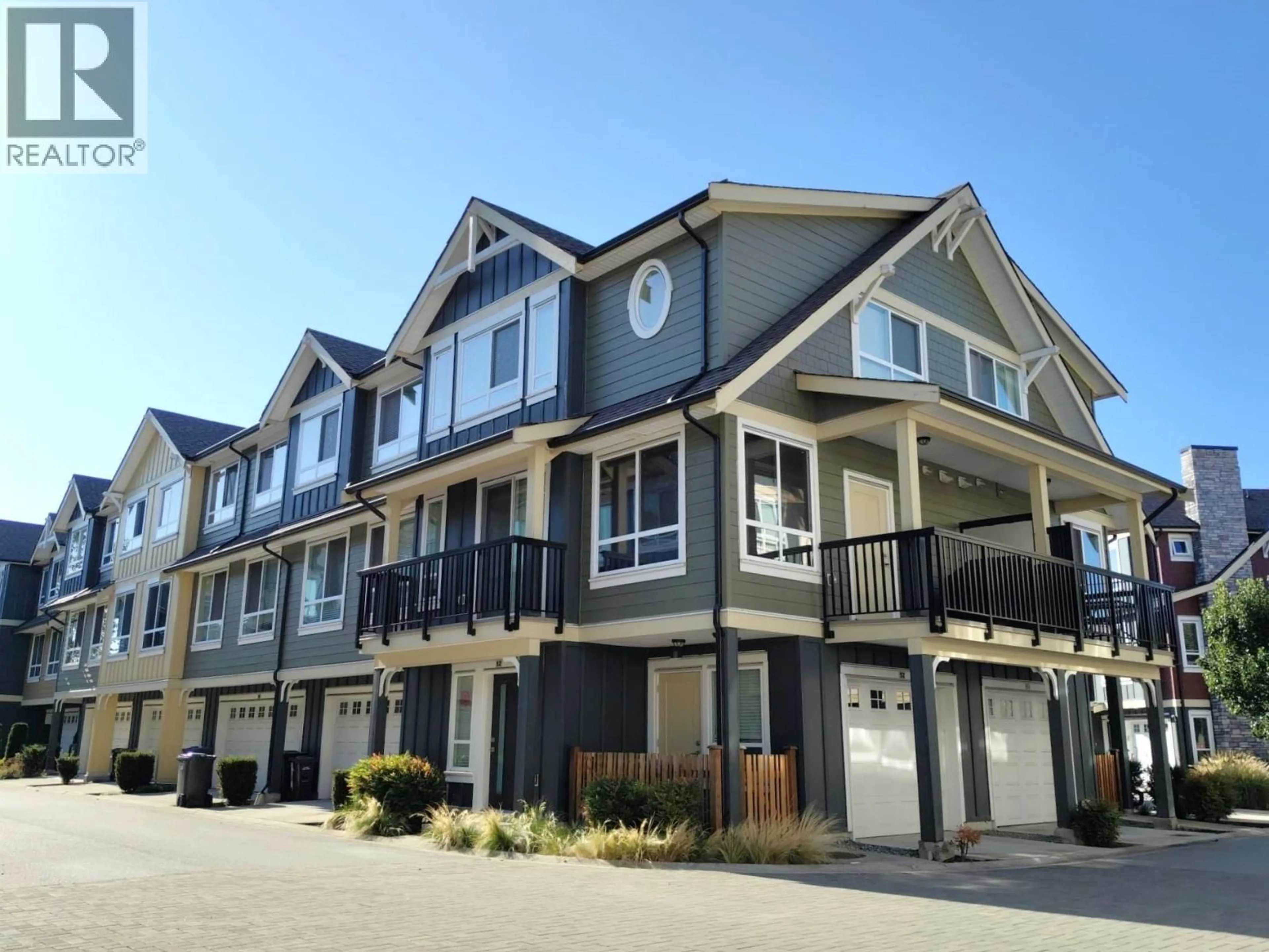 Home with vinyl exterior material, street for 52 - 430 DUNCAN STREET, New Westminster British Columbia V3M0M2