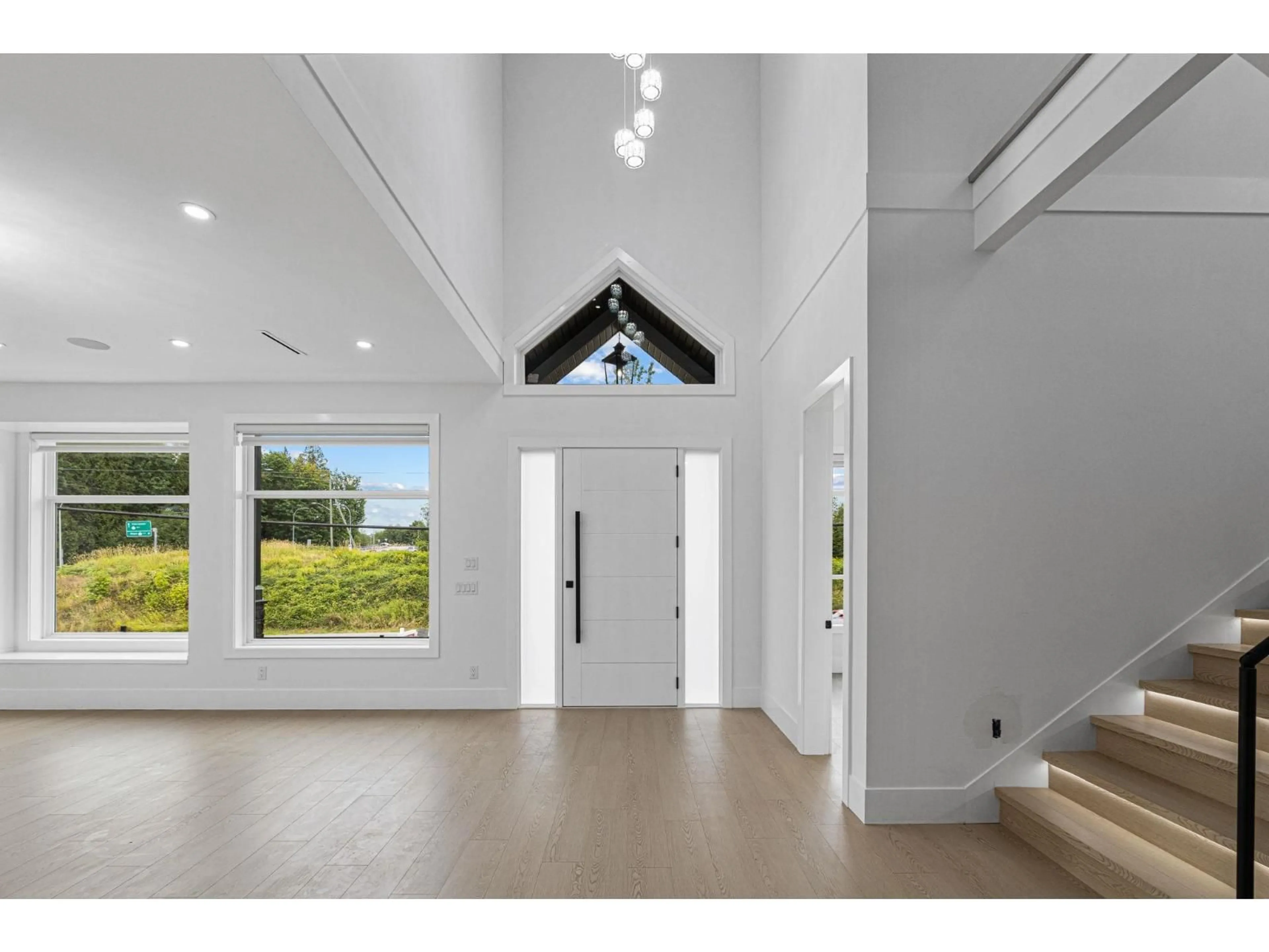 Indoor entryway for 16028 103, Surrey British Columbia V4N2J7