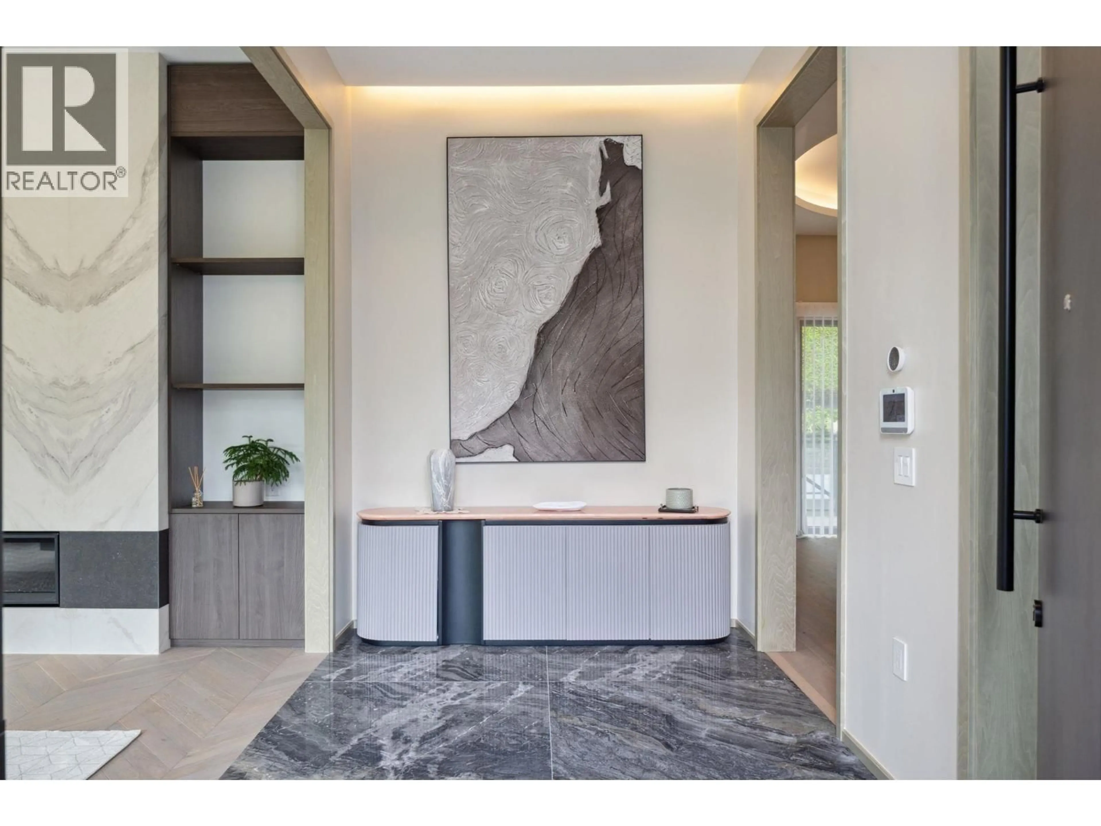 Indoor entryway for 6363 BUCKINGHAM DRIVE, Burnaby British Columbia V5E4B5