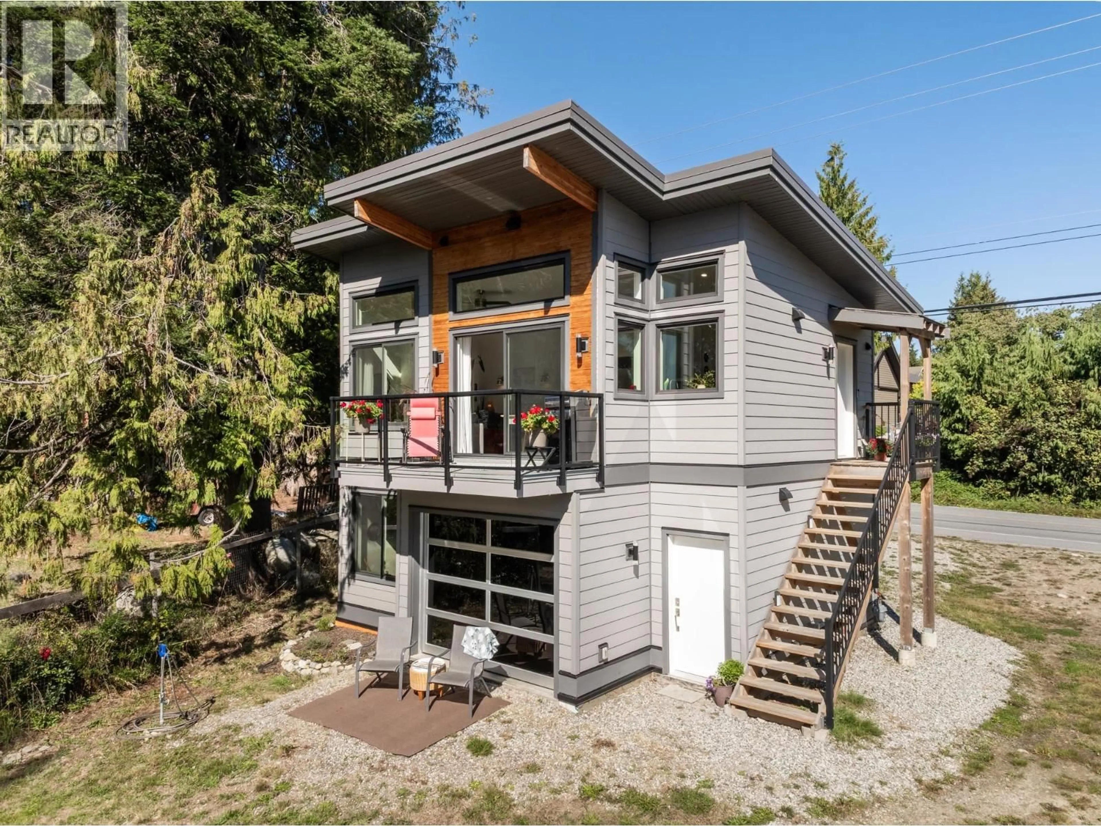 Home with vinyl exterior material, unknown for 7835 REDROOFFS ROAD, Halfmoon Bay British Columbia V7Z1A4