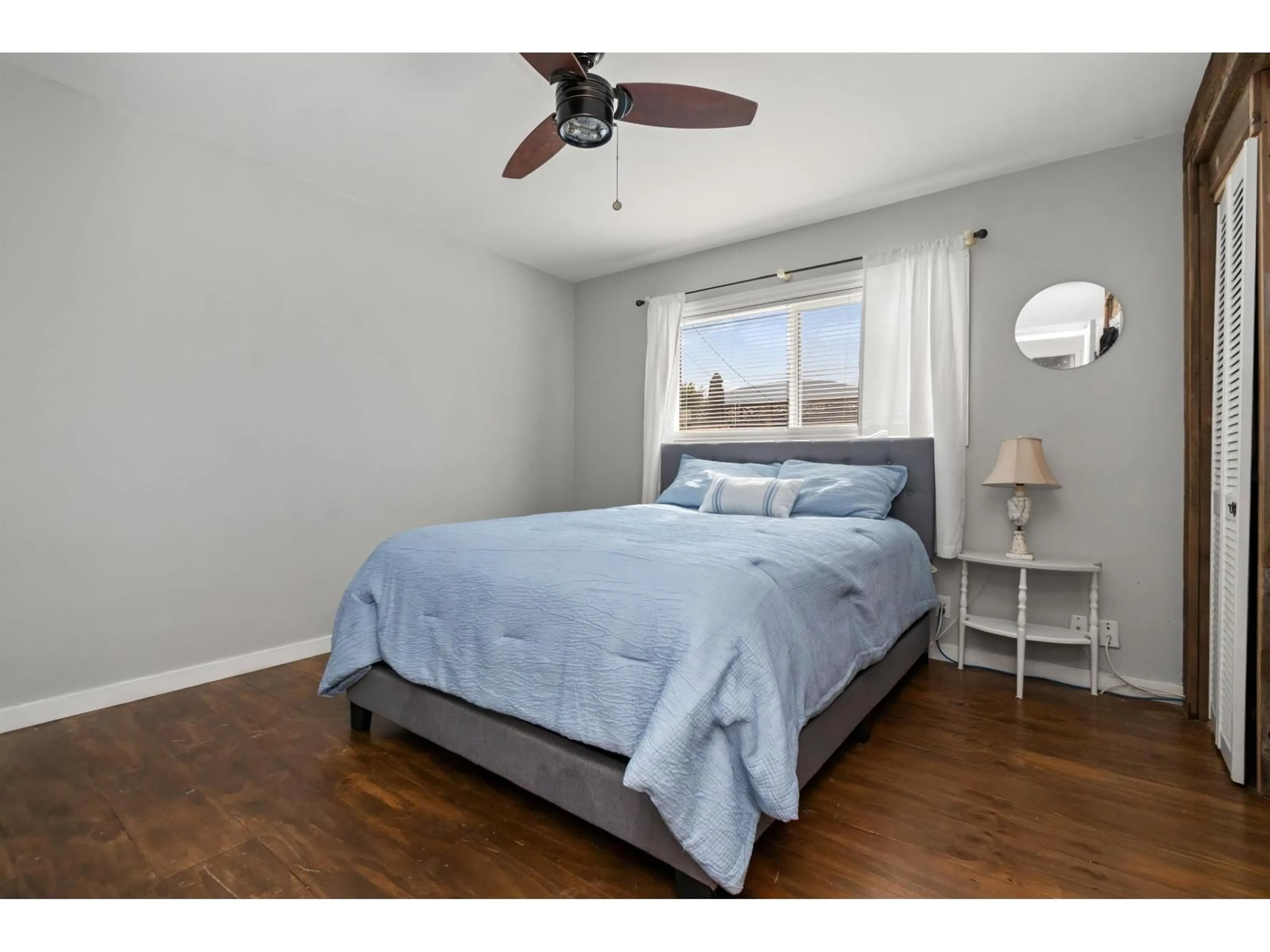 Bedroom with bed, wood/laminate floor for 6350 SUMAS PRAIRIE ROAD, Sardis - Greendale British Columbia V2R4N6