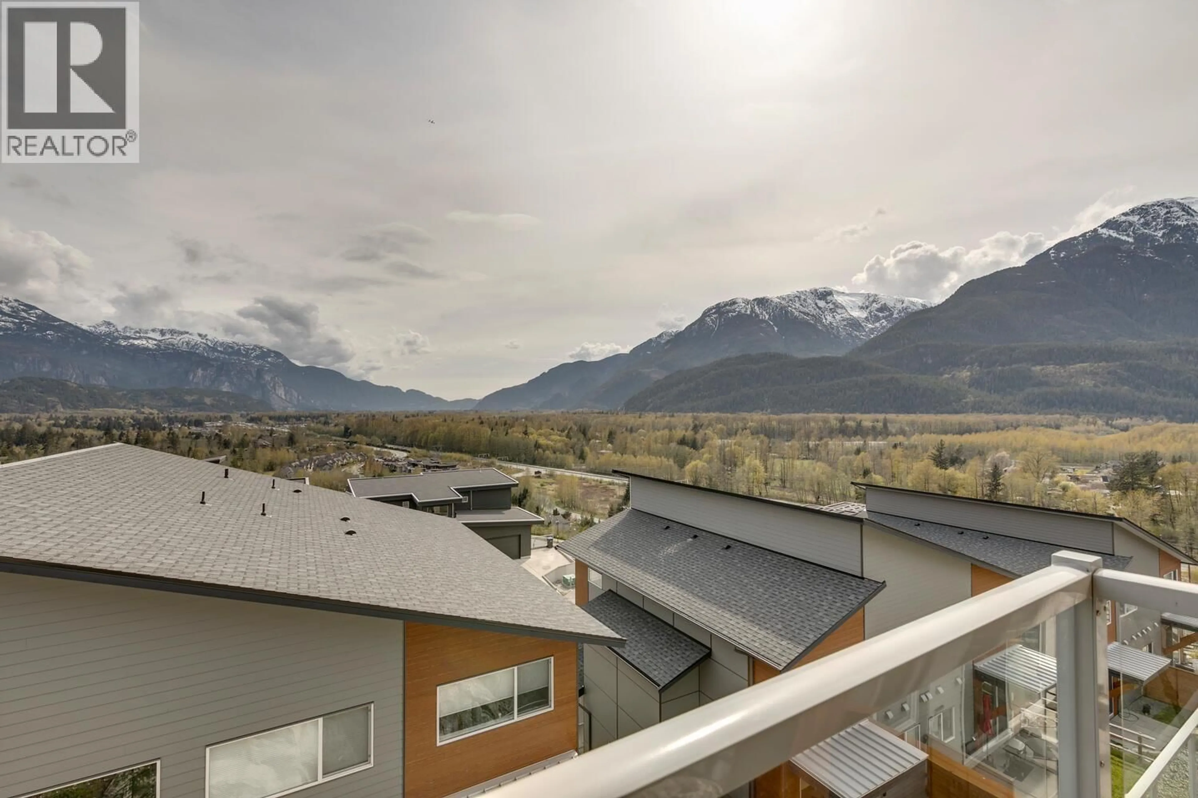 Balcony in the apartment, mountain view for 5 - 41365 SKYRIDGE PLACE, Squamish British Columbia V8B0Y6